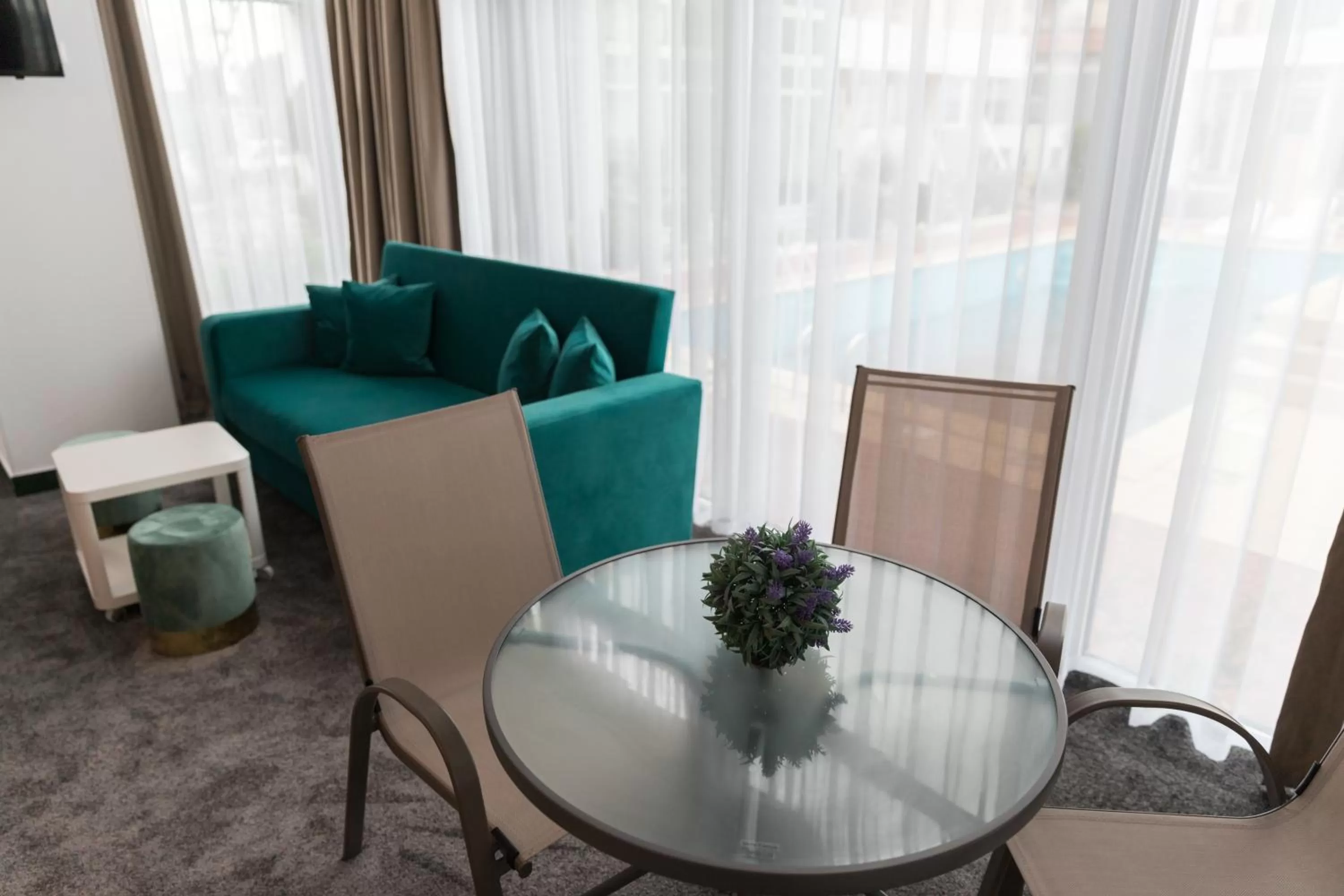 Property building, Seating Area in Avenue Palm Eforie - Avenue Hotels