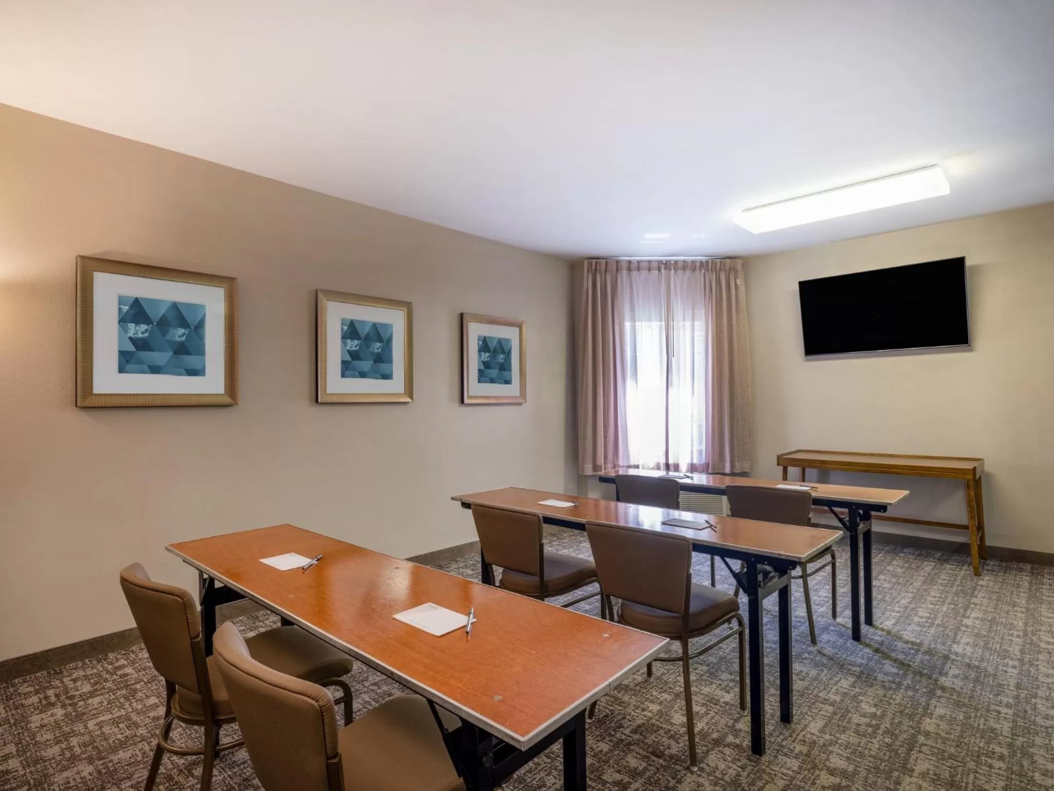 Meeting/conference room in Staybridge Suites Milwaukee Airport South by IHG