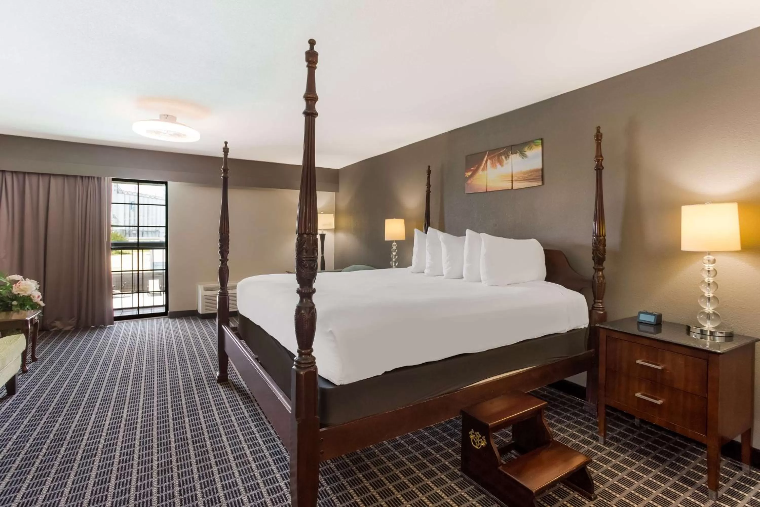 Photo of the whole room, Bed in SureStay Plus Hotel by Best Western Greenwood