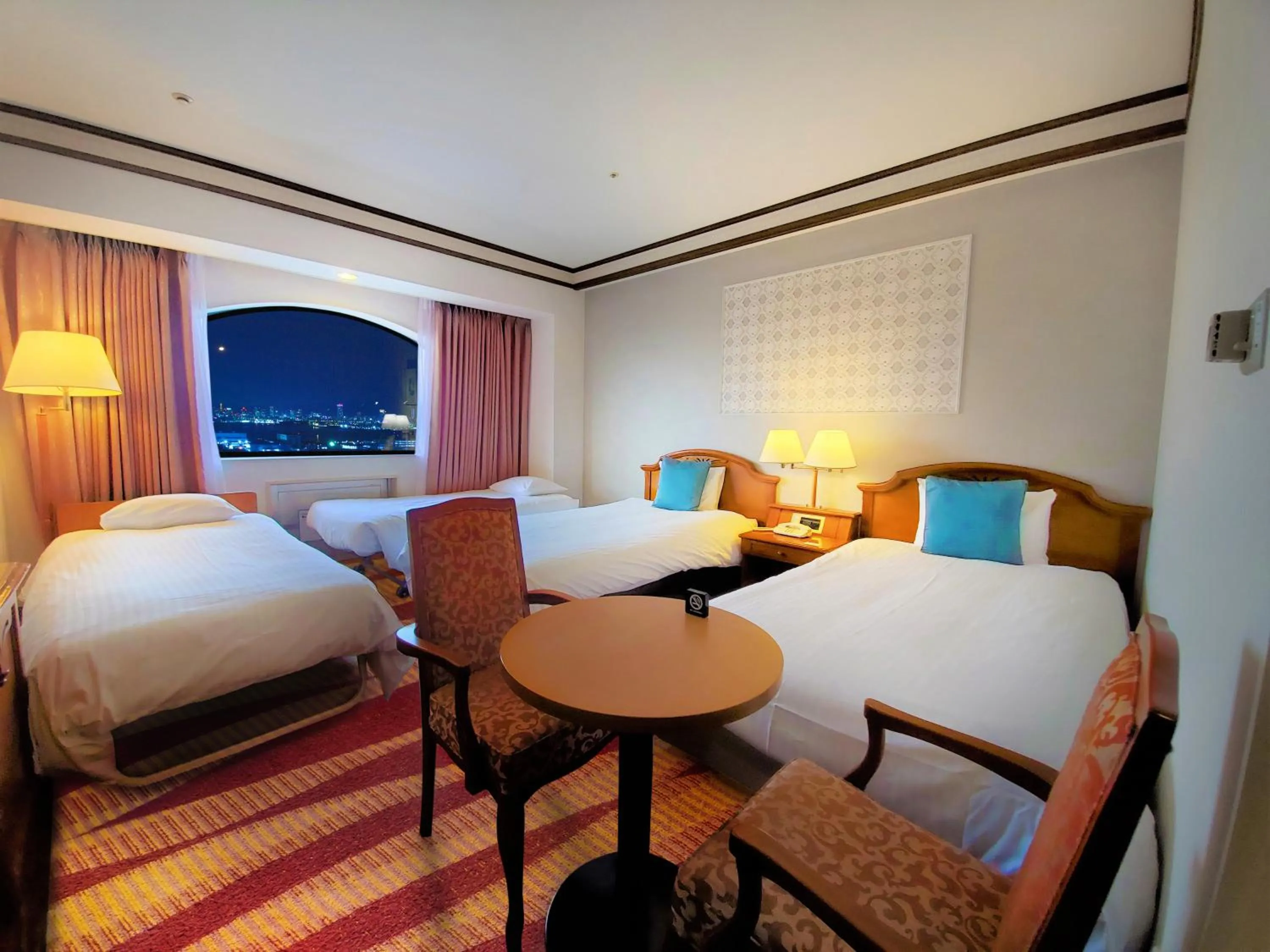 Photo of the whole room, Bed in Hotel Plaza Kobe