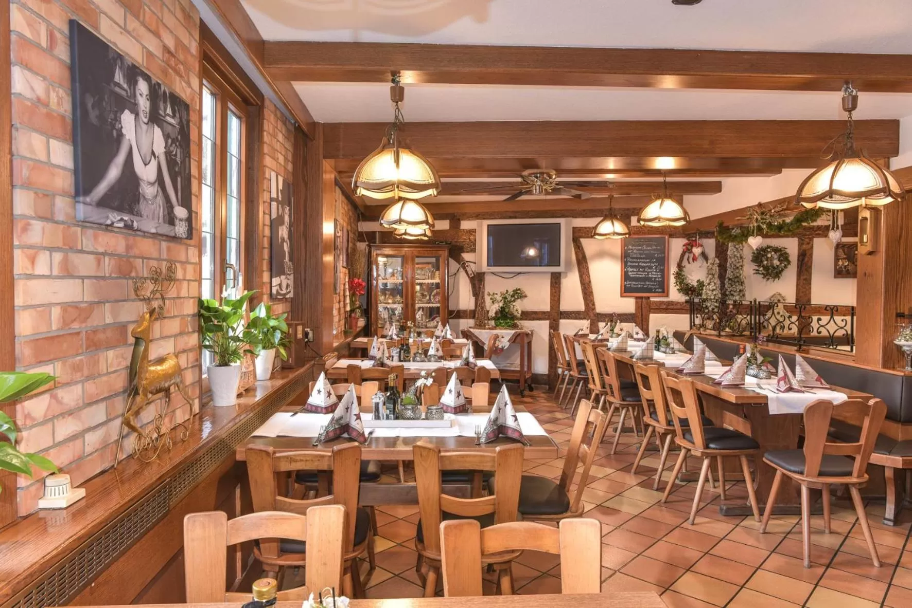 Restaurant/Places to Eat in Hotel Ristorante Rostica