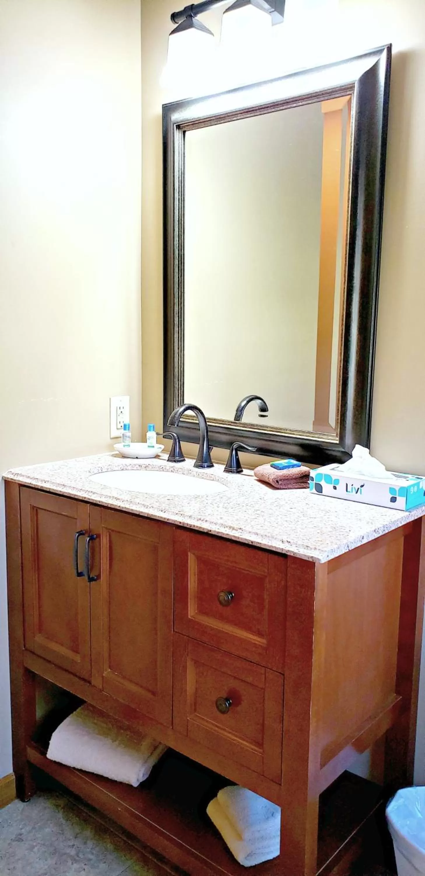 Bathroom in Berlin Heritage Inn