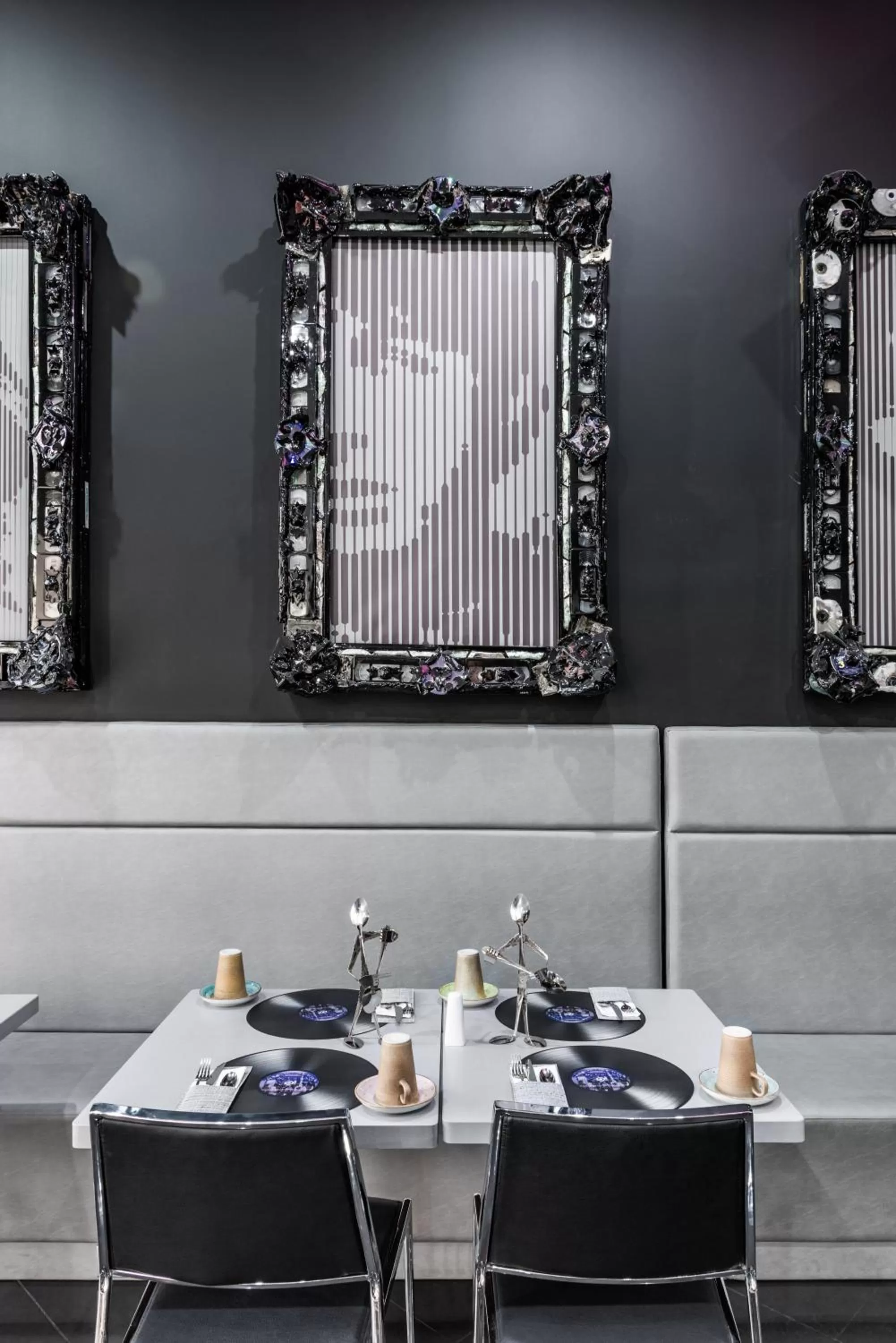 Restaurant/places to eat in Hotel Black Tower Premium