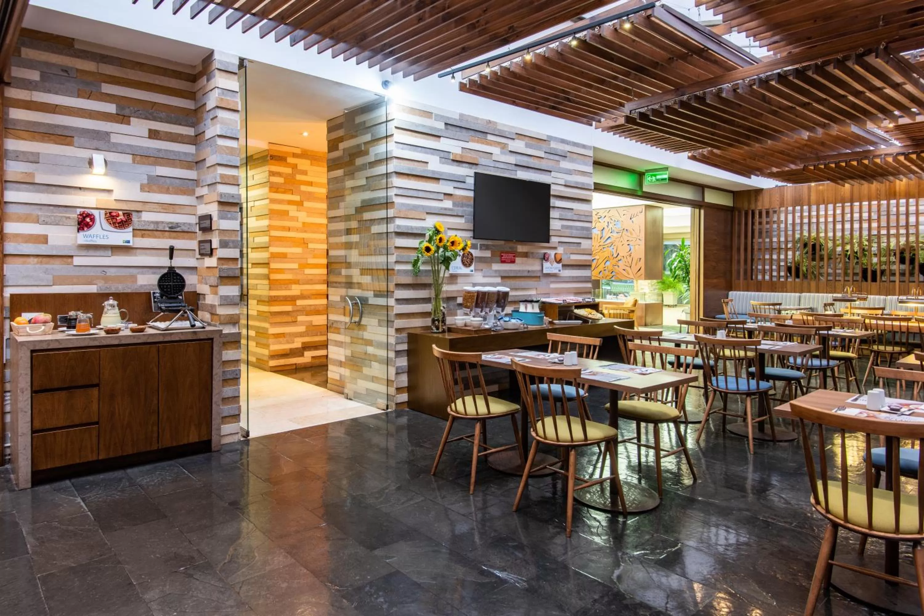 Breakfast in Holiday Inn Express Bogotá - Parque La 93 by IHG