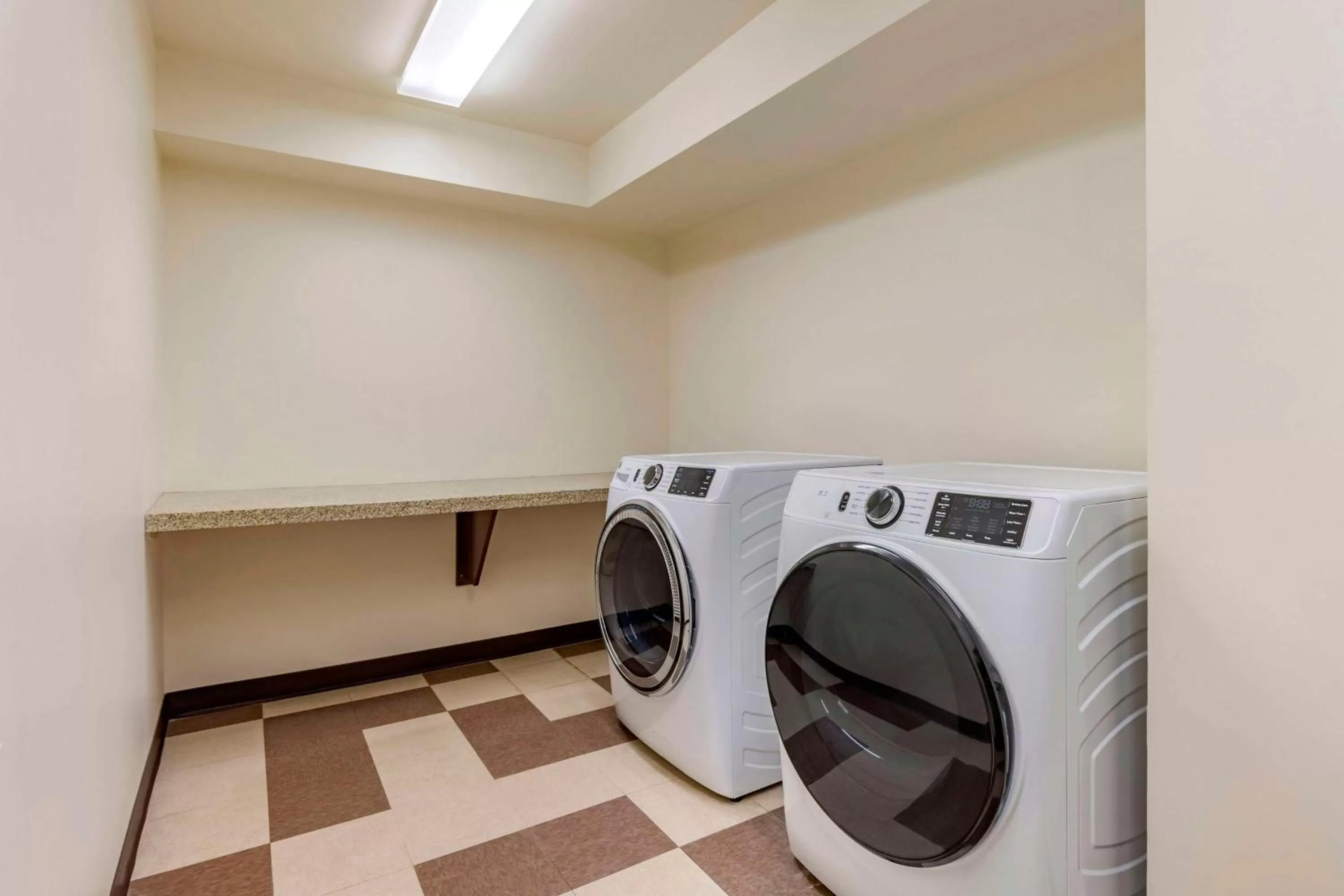 Property building in Hilton Vacation Club Oceanaire Virginia Beach