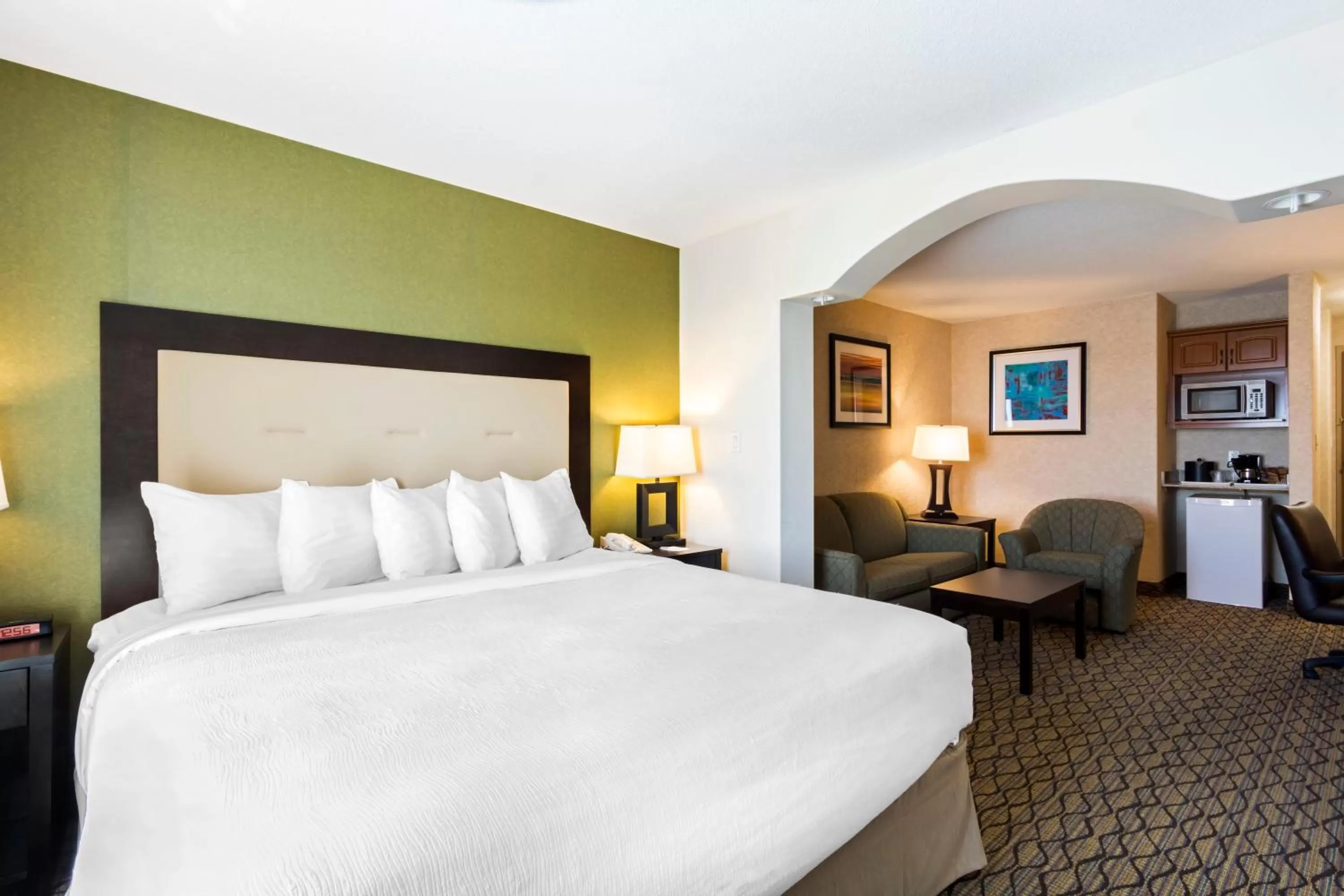 Bed in Clarion Hotel & Conference Centre