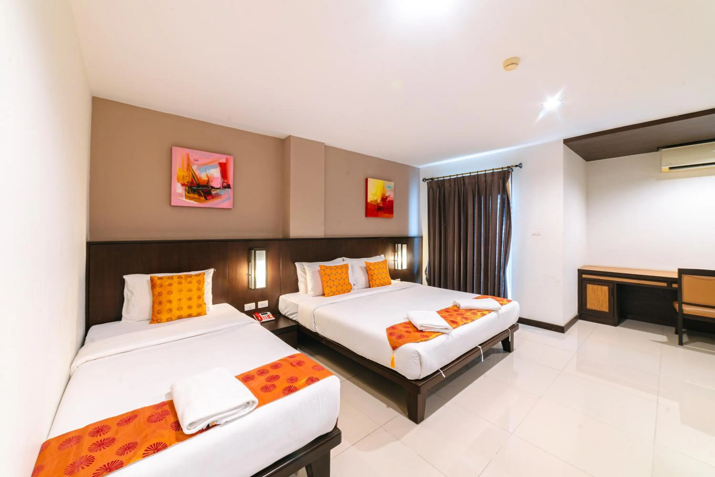 Bed in Ratana Hotel Sakdidet, PHUKET TOWN
