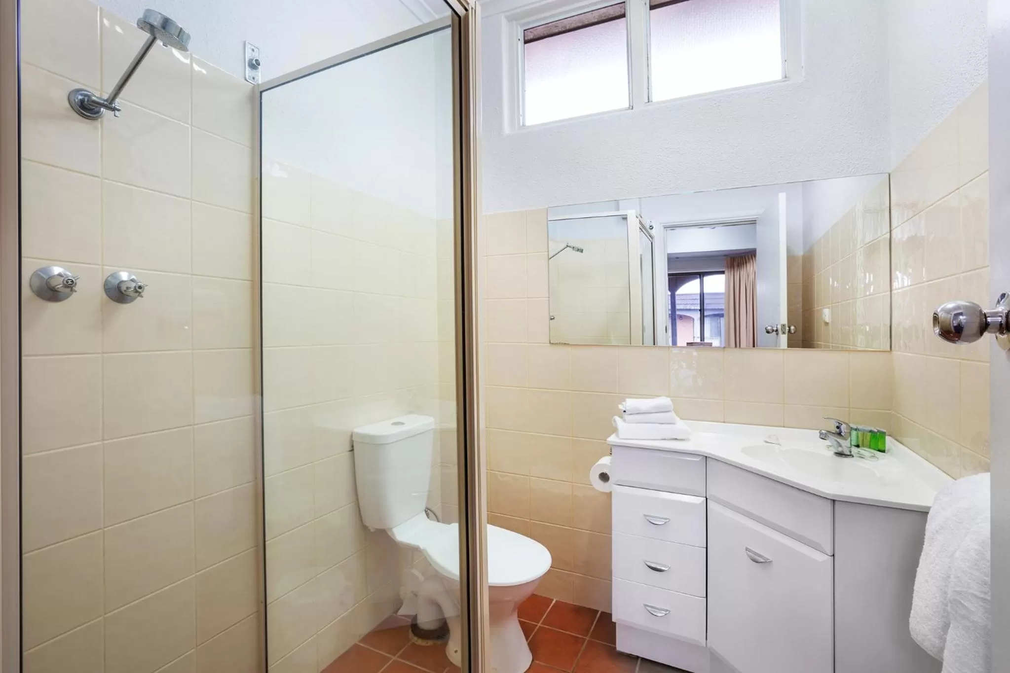 Shower in Boomerang Hotel