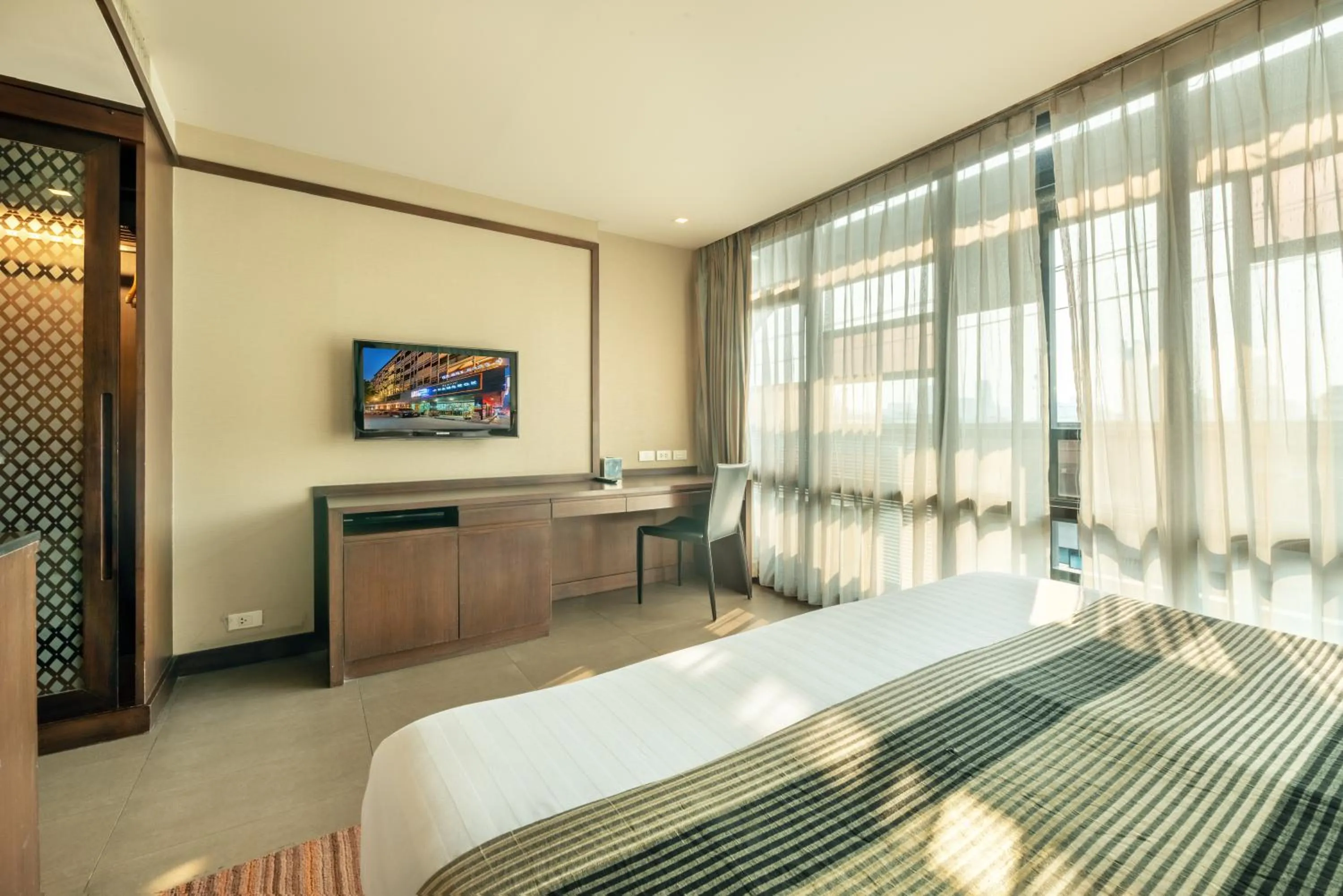 Bed in M2 de Bangkok Hotel