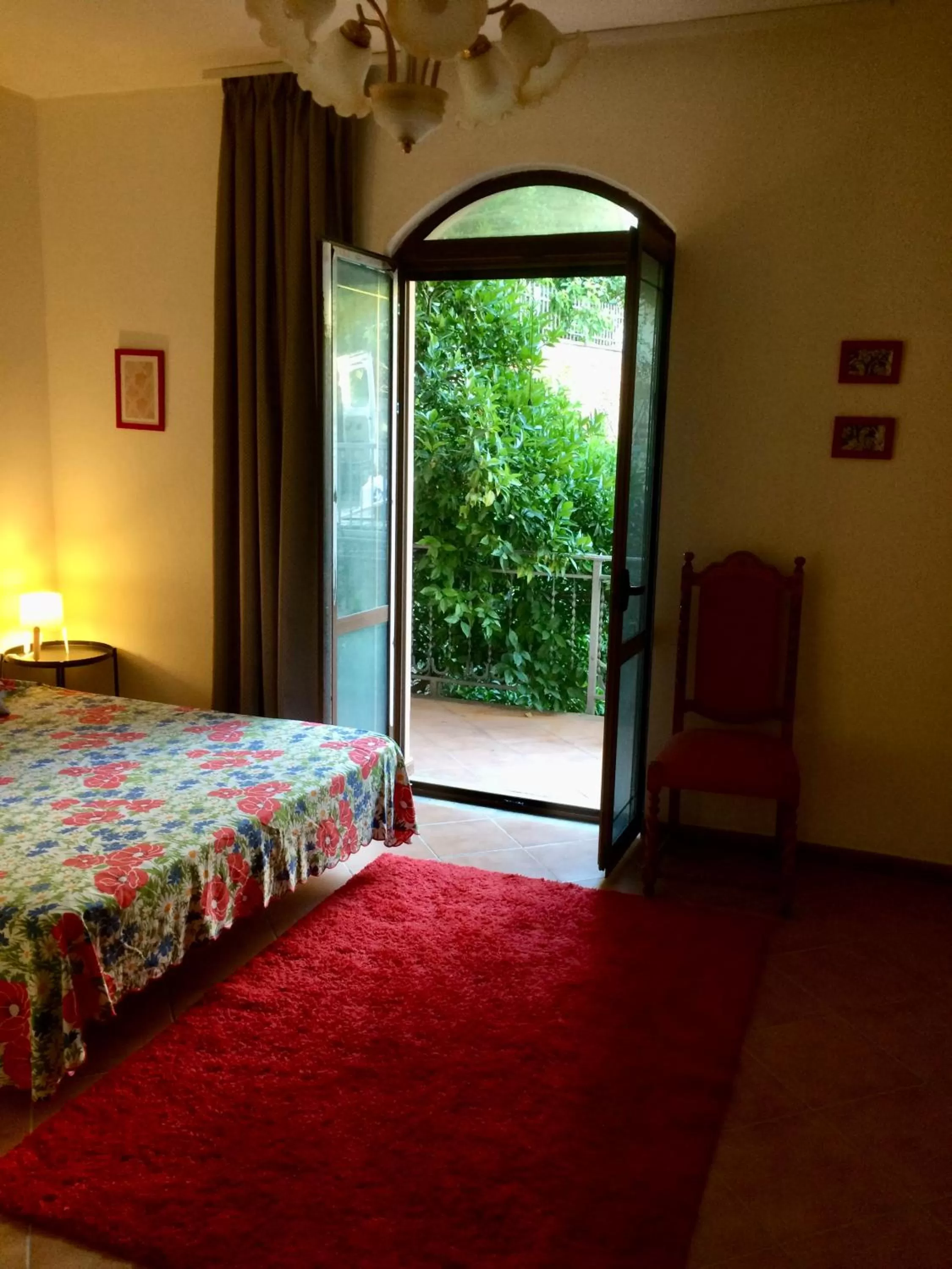 Balcony/Terrace, Bed in Guesthouse Villa Rosa Berat