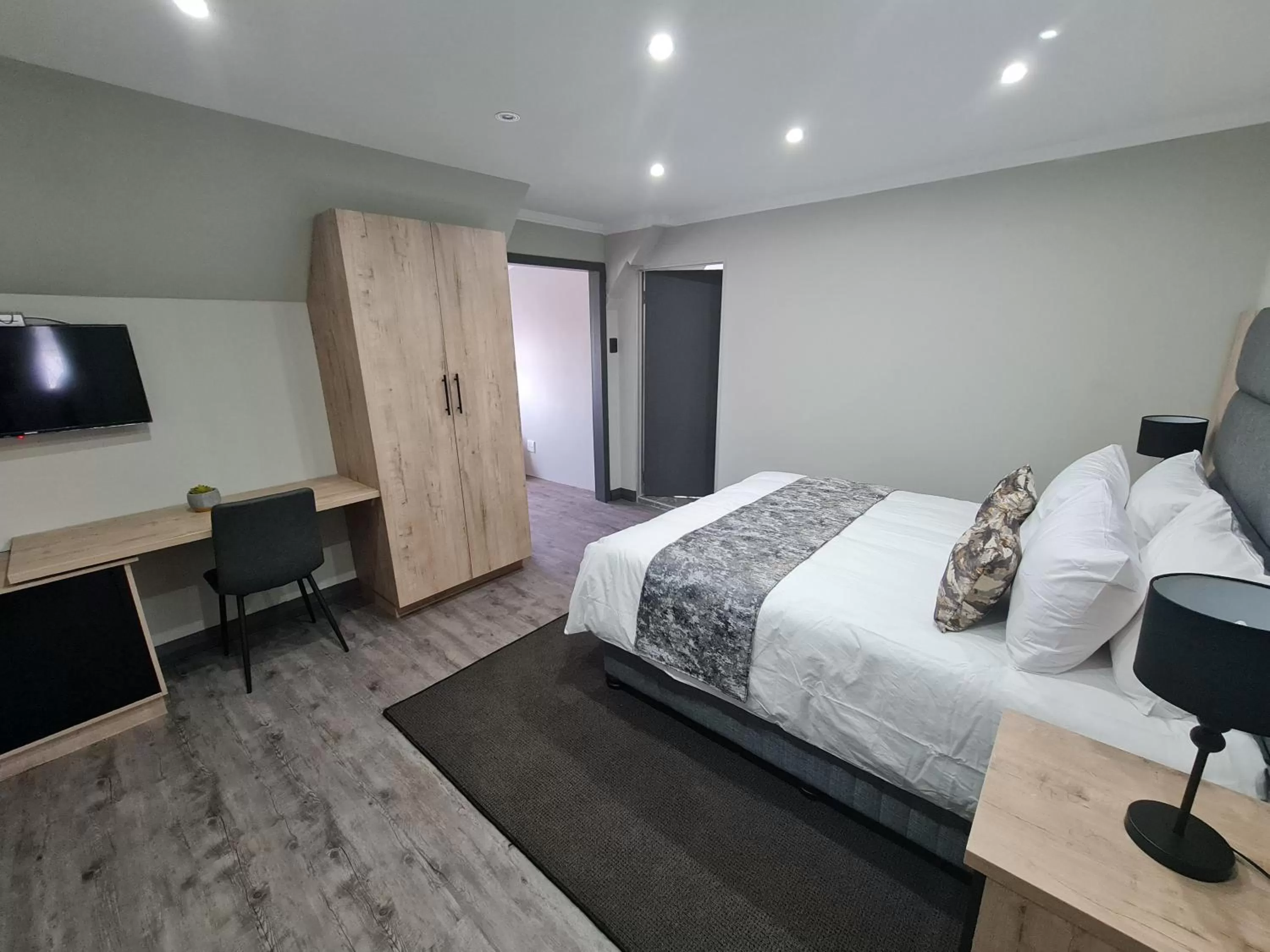 Photo of the whole room, Bed in Luxe on Ridge Boutique Hotel