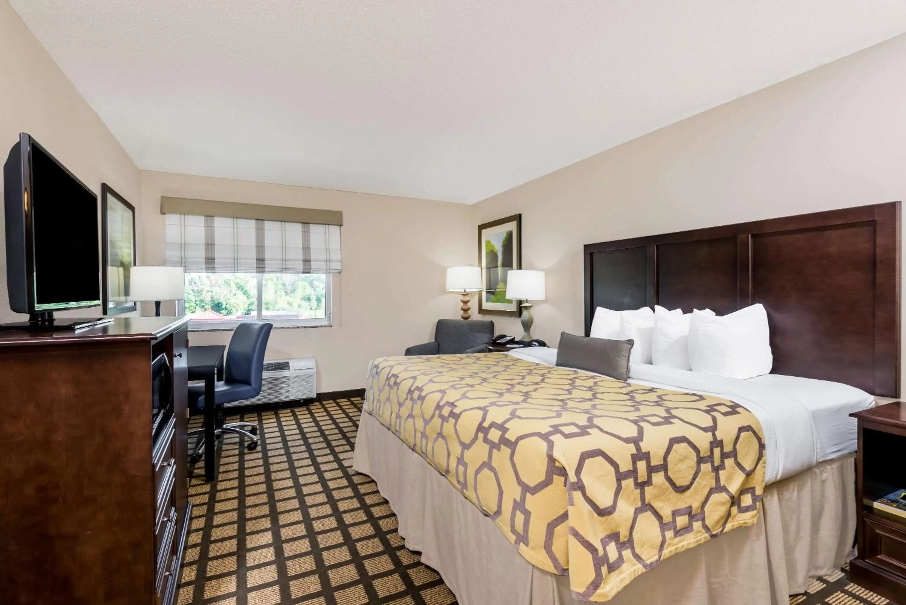 Photo of the whole room in Baymont by Wyndham Erie