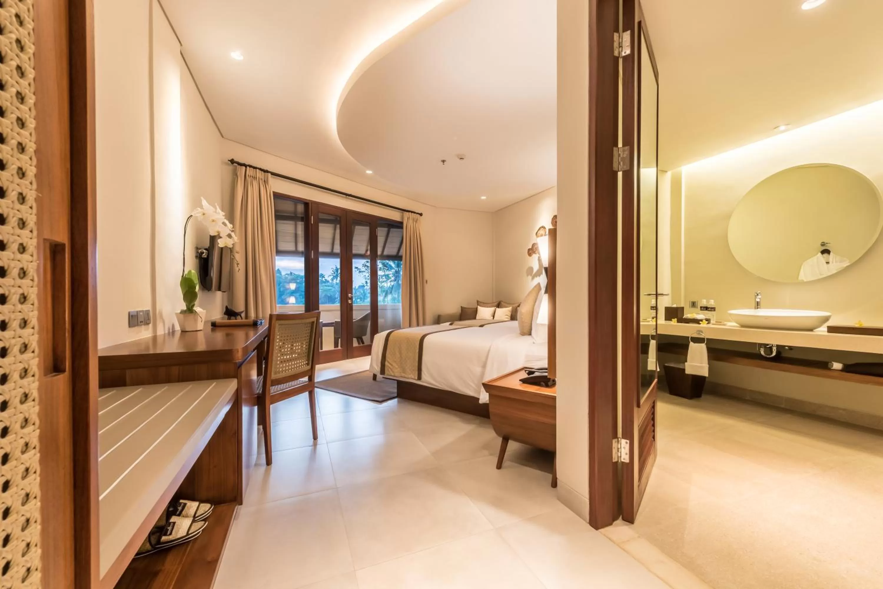 Photo of the whole room, Bed in tanadewa Resort Ubud Bali by Cross Collection