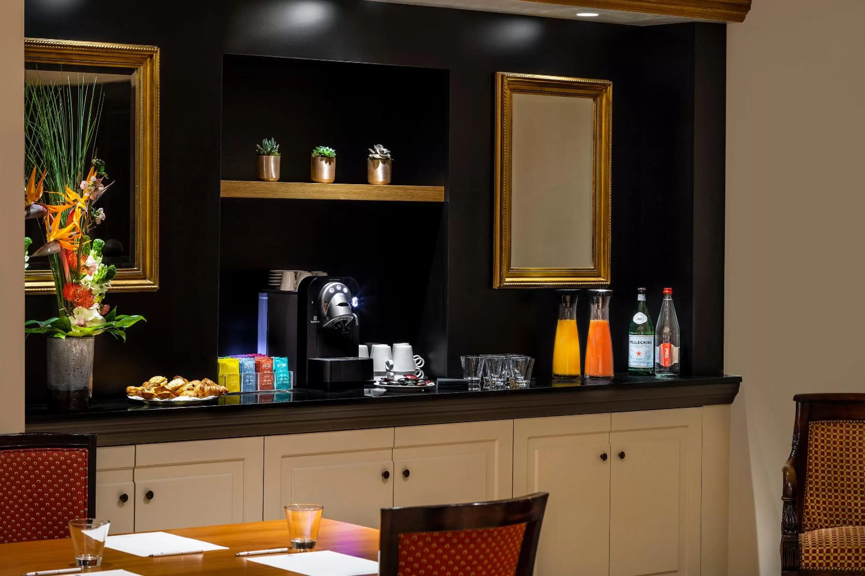 Meeting/conference room in Hotel Ducs de Bourgogne