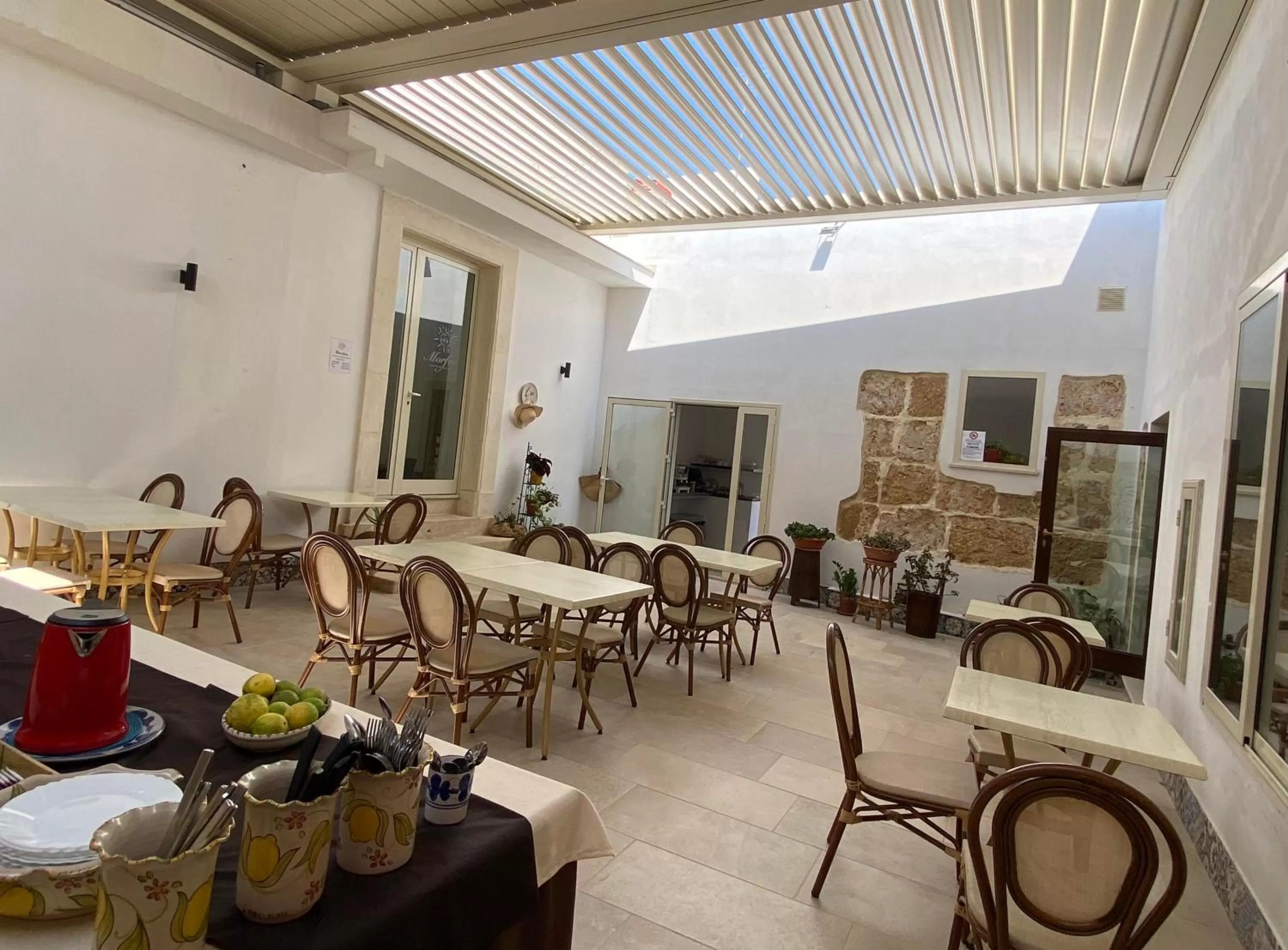 Restaurant/places to eat in Morfeo Charming Rooms & Relax