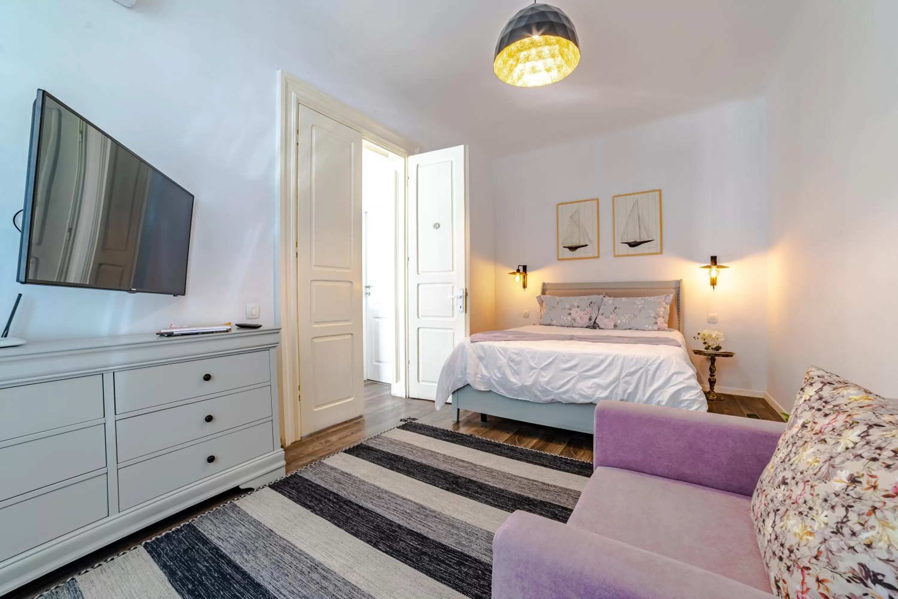 Bedroom, Bed in ALBERT RESIDENCE with PARKING