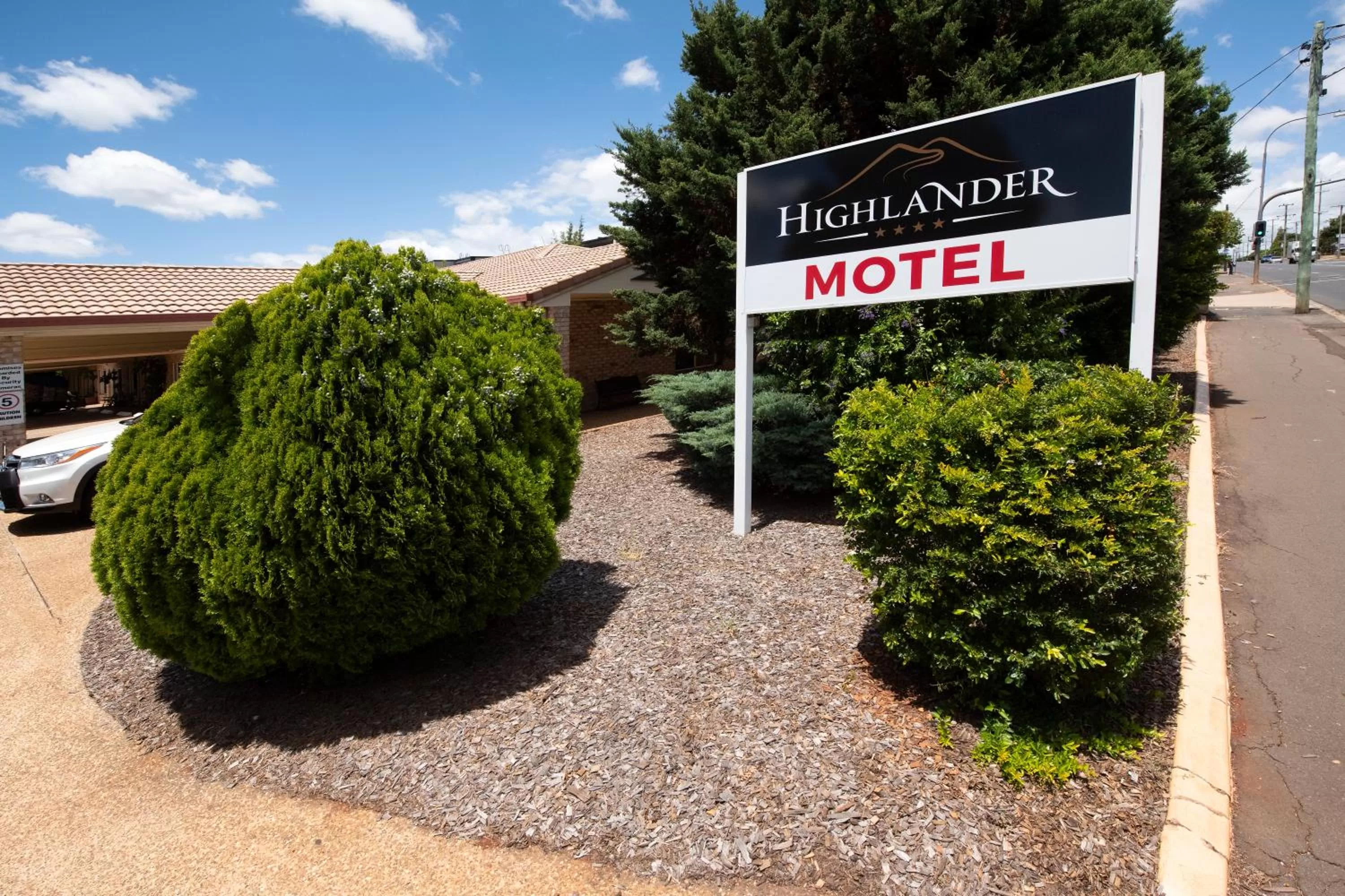 Property building in Highlander Motor Inn
