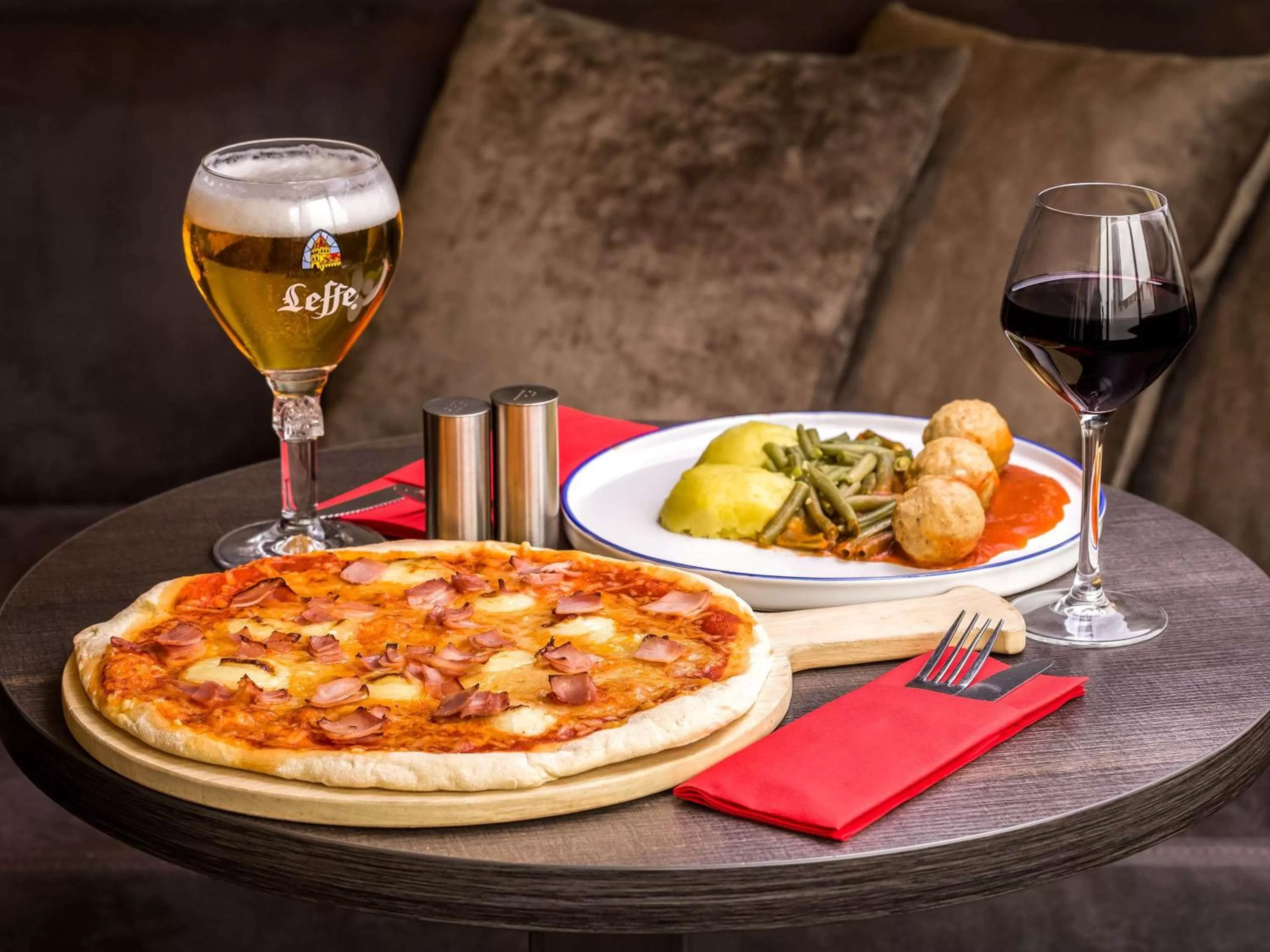 Restaurant/places to eat in ibis Hotel Brussels Centre Gare du Midi