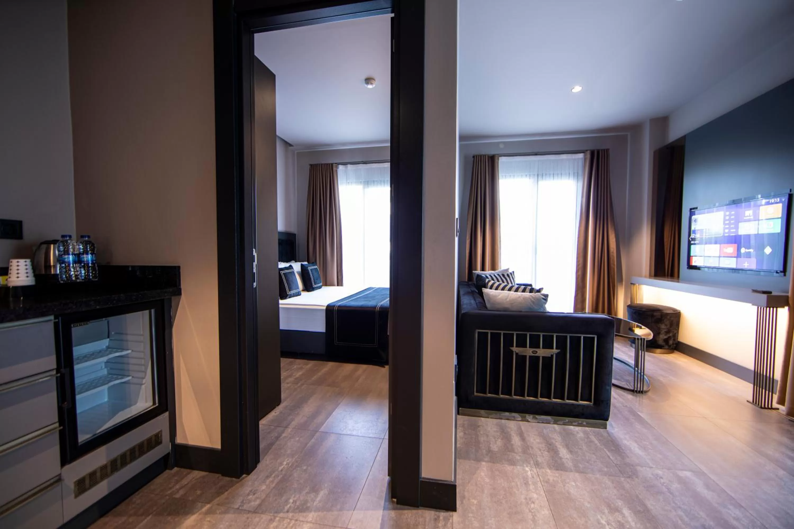 Living room, Bed in MENALO HOTEL PREMIUM ISTANBUL AIRPORT