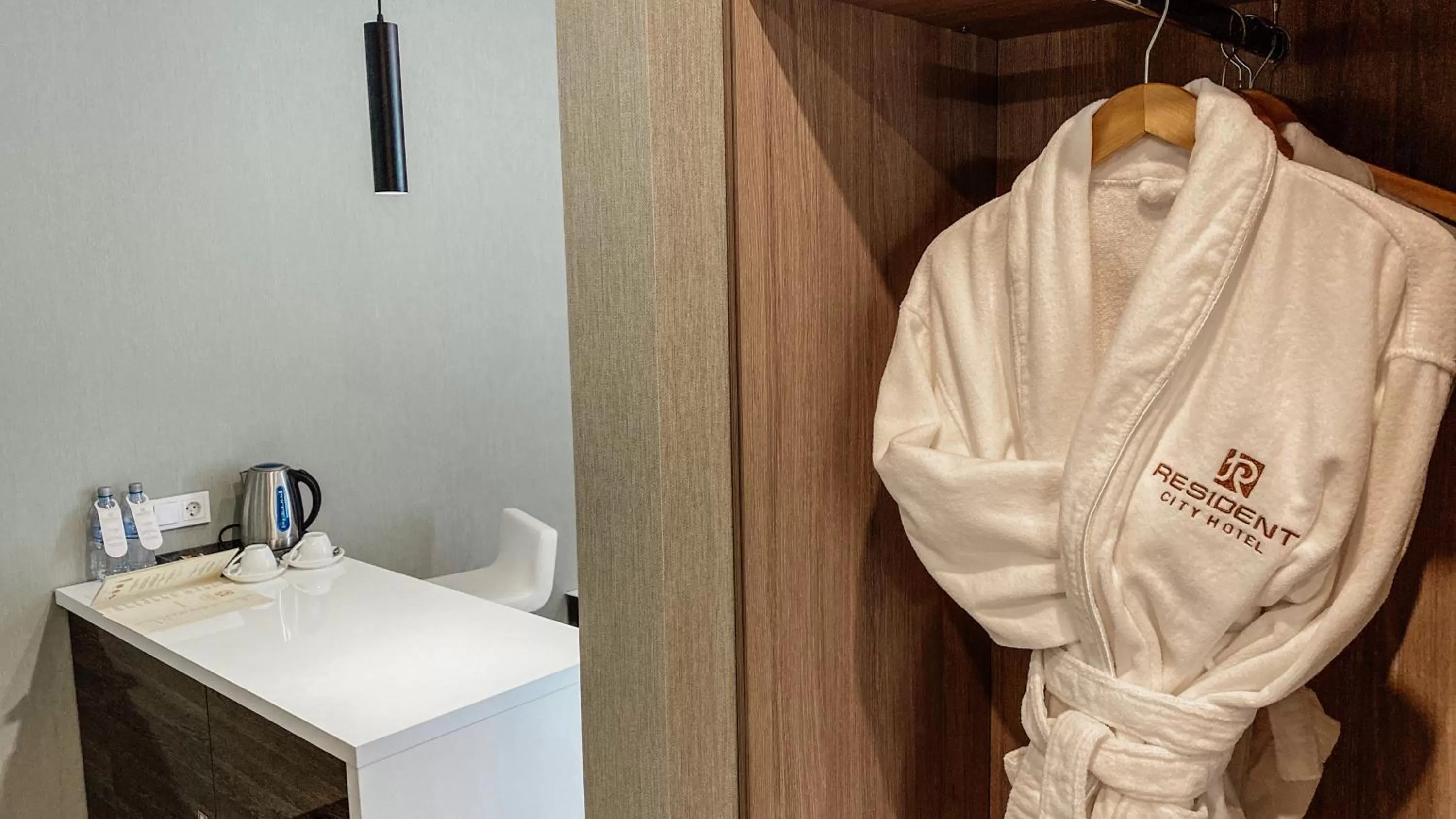 wardrobe in Resident City Hotel