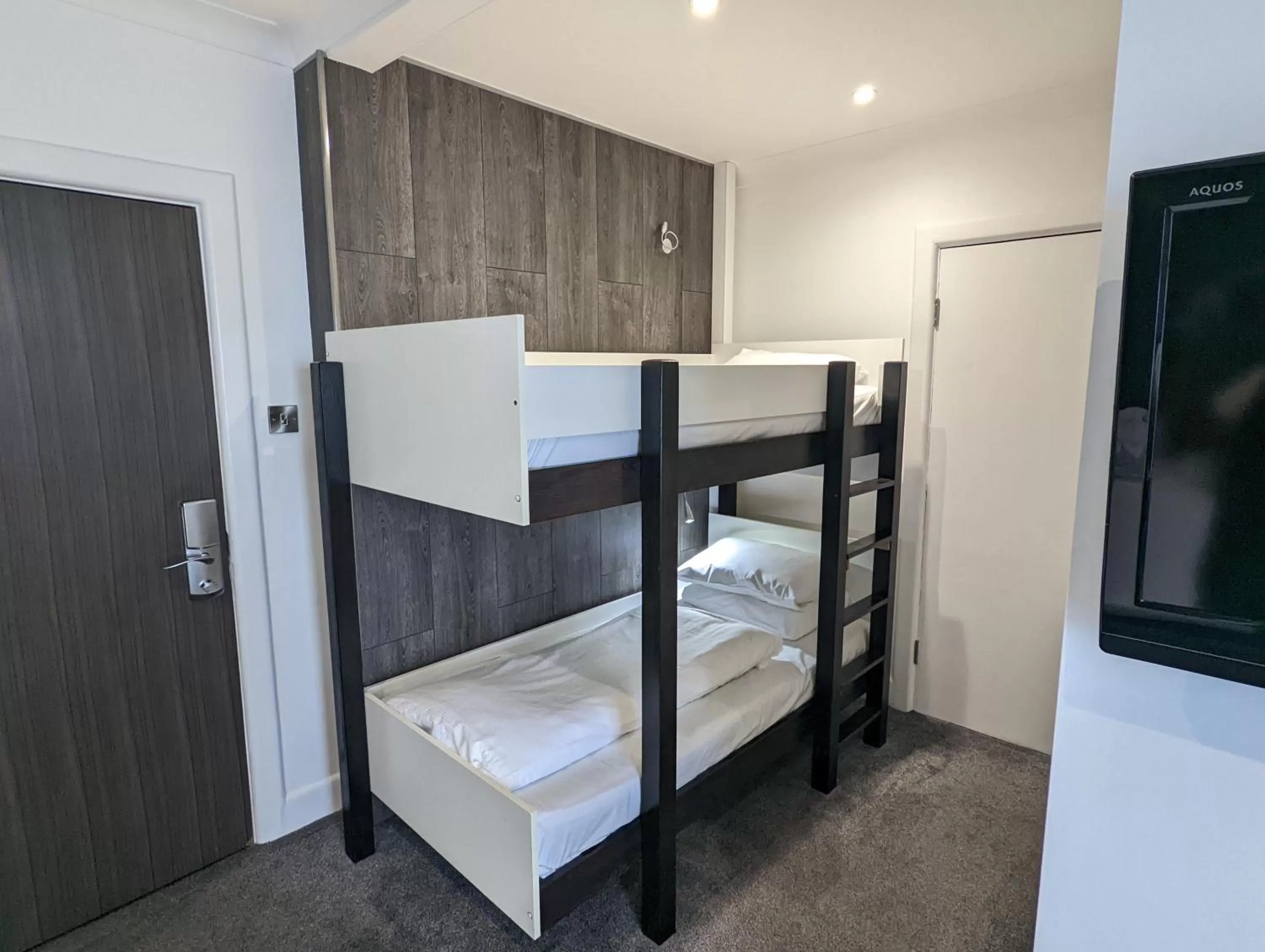 bunk bed, Bed in Cumberland Hotel - OCEANA COLLECTION