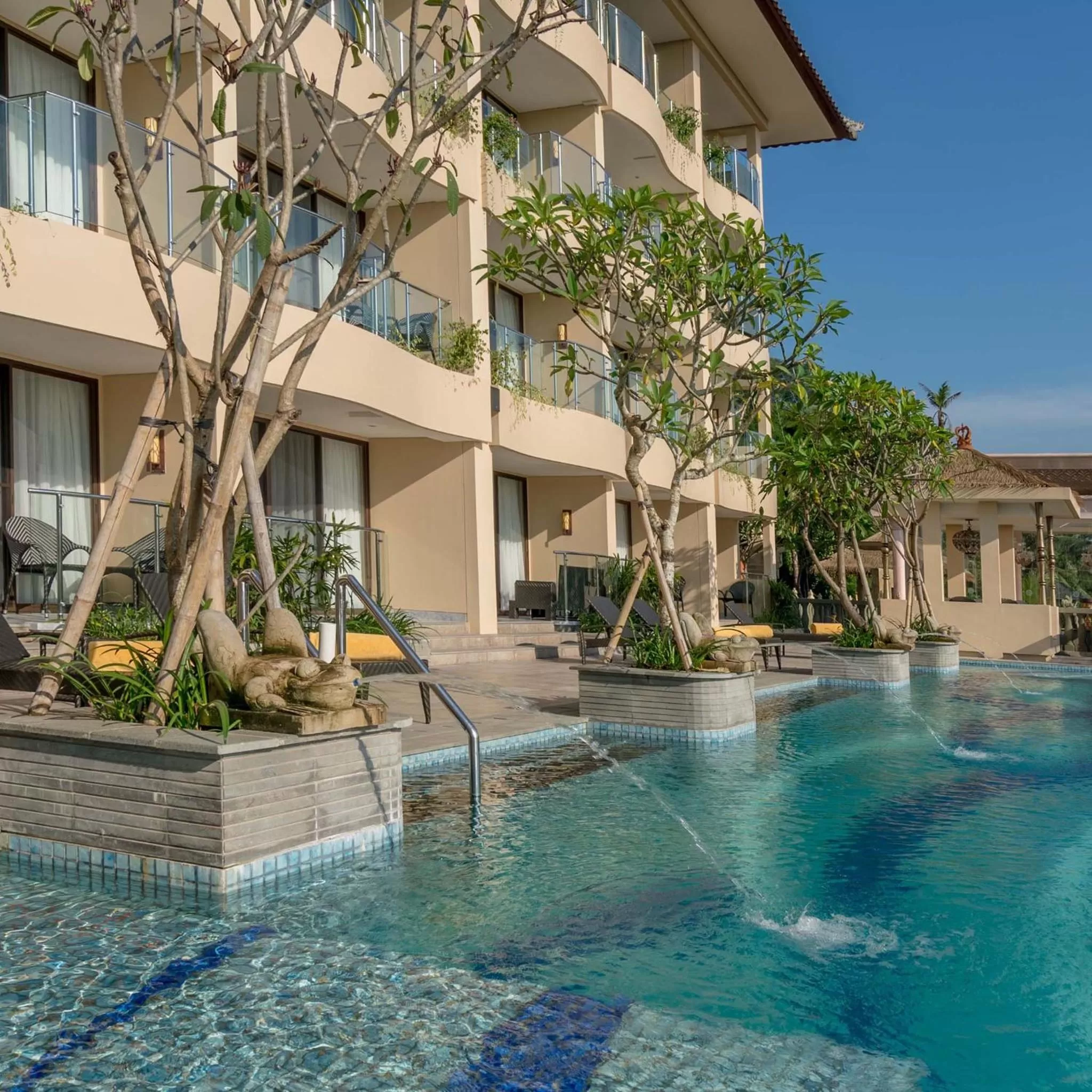 Swimming pool in SereS Springs Resort & Spa, Singakerta