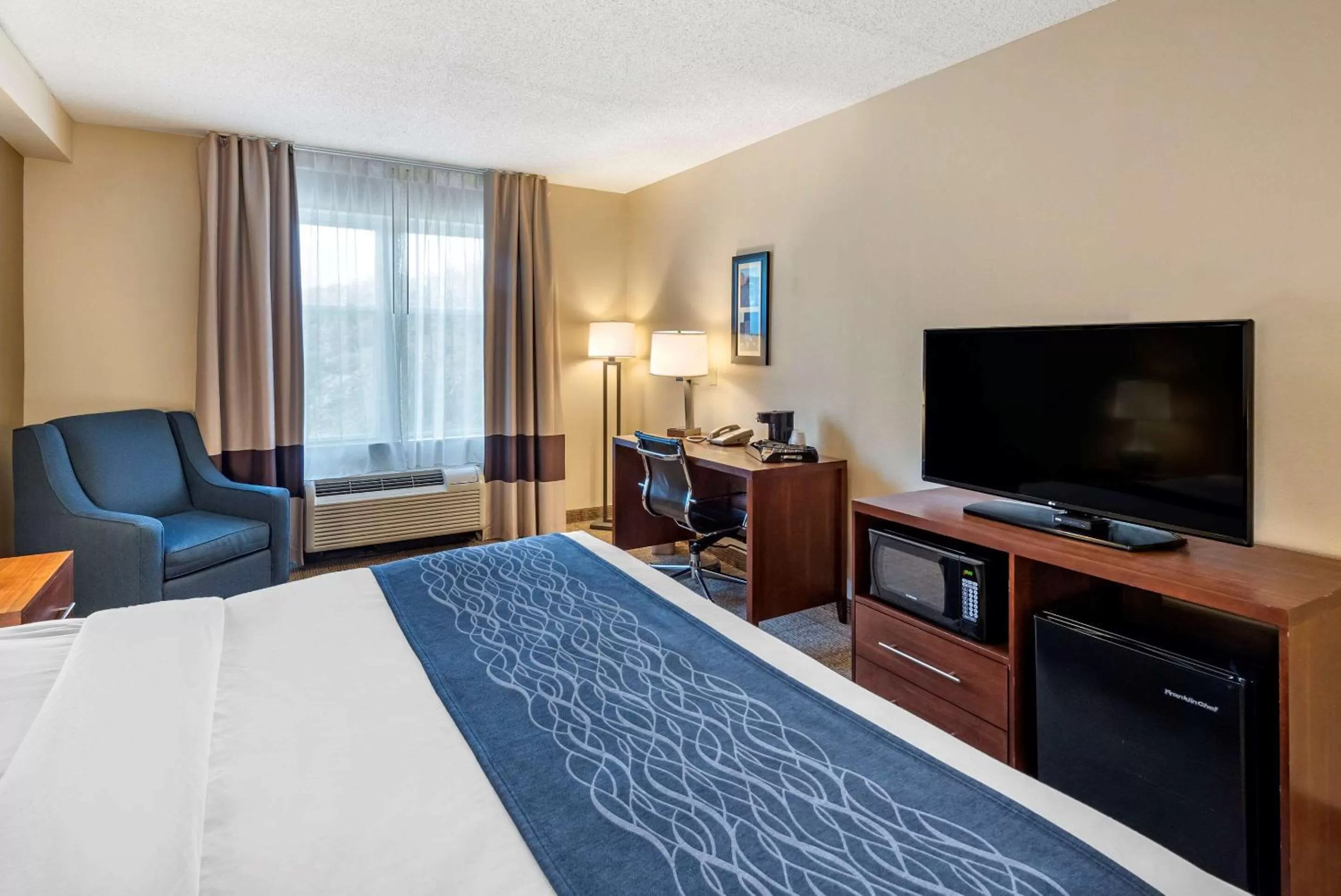 Photo of the whole room, Bed in Comfort Inn & Suites Virginia Beach - Norfolk Airport