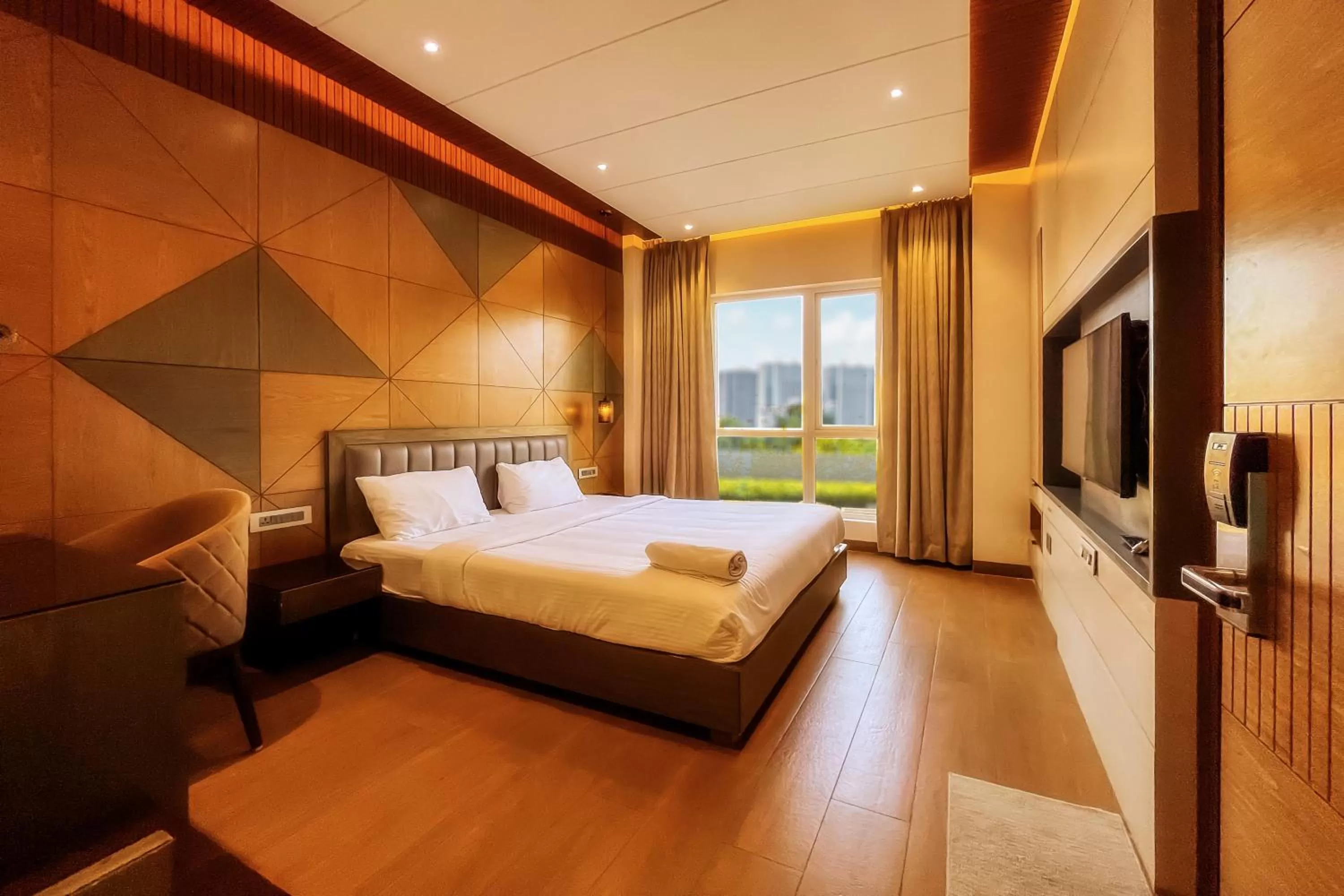 City view, Bed in Symphony Inn