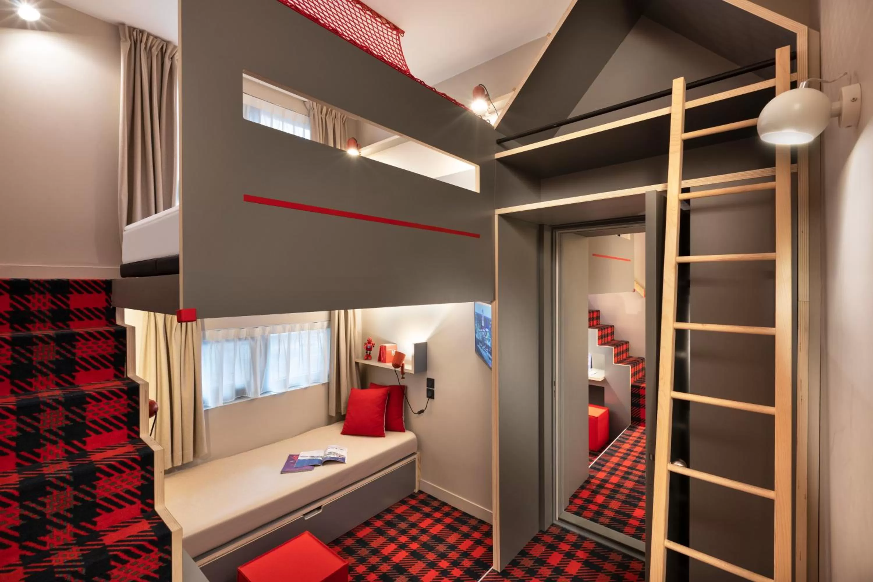 Photo of the whole room, Bed in RockyPop Chamonix - Les Houches