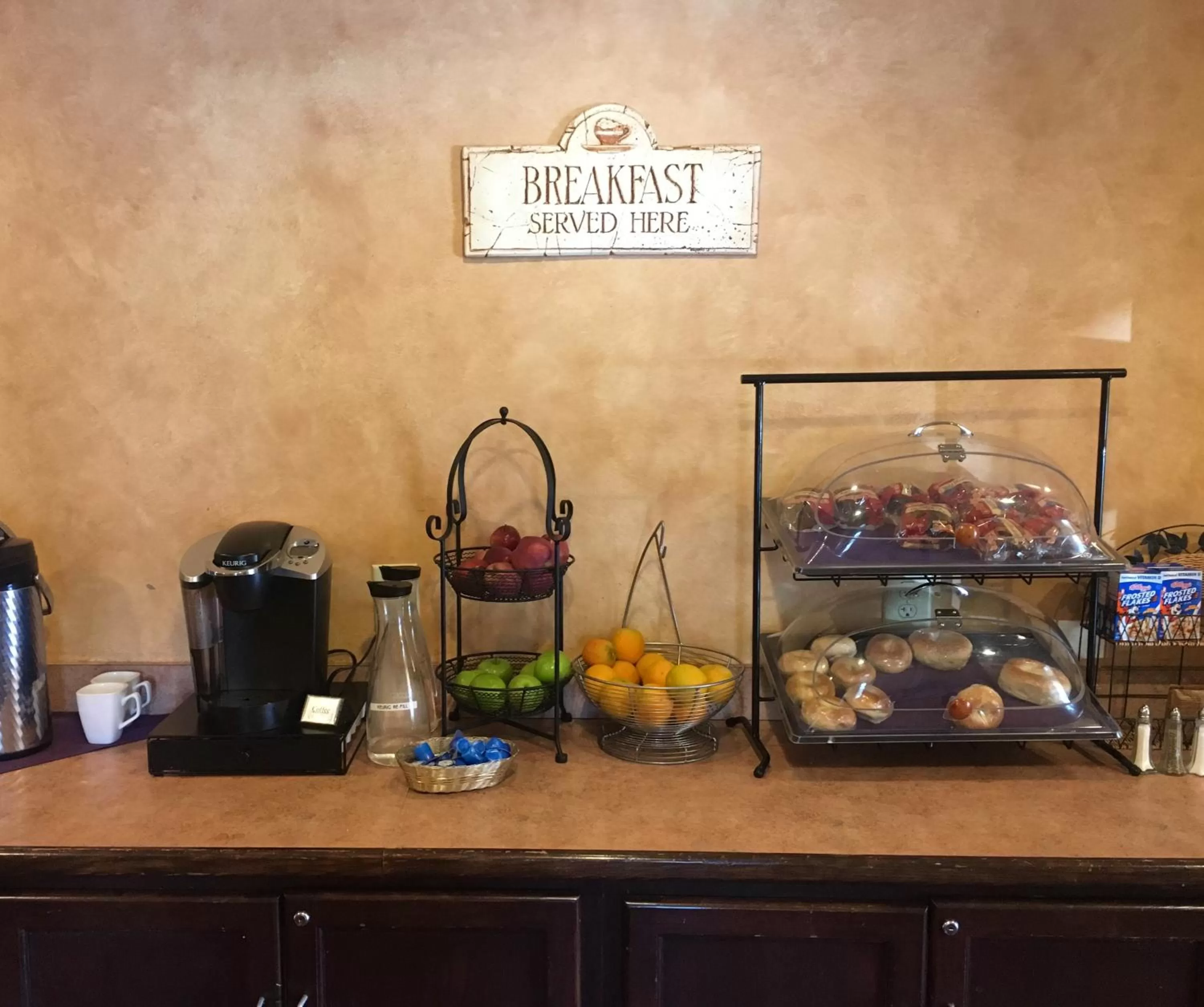 Continental breakfast in Waynebrook Inn