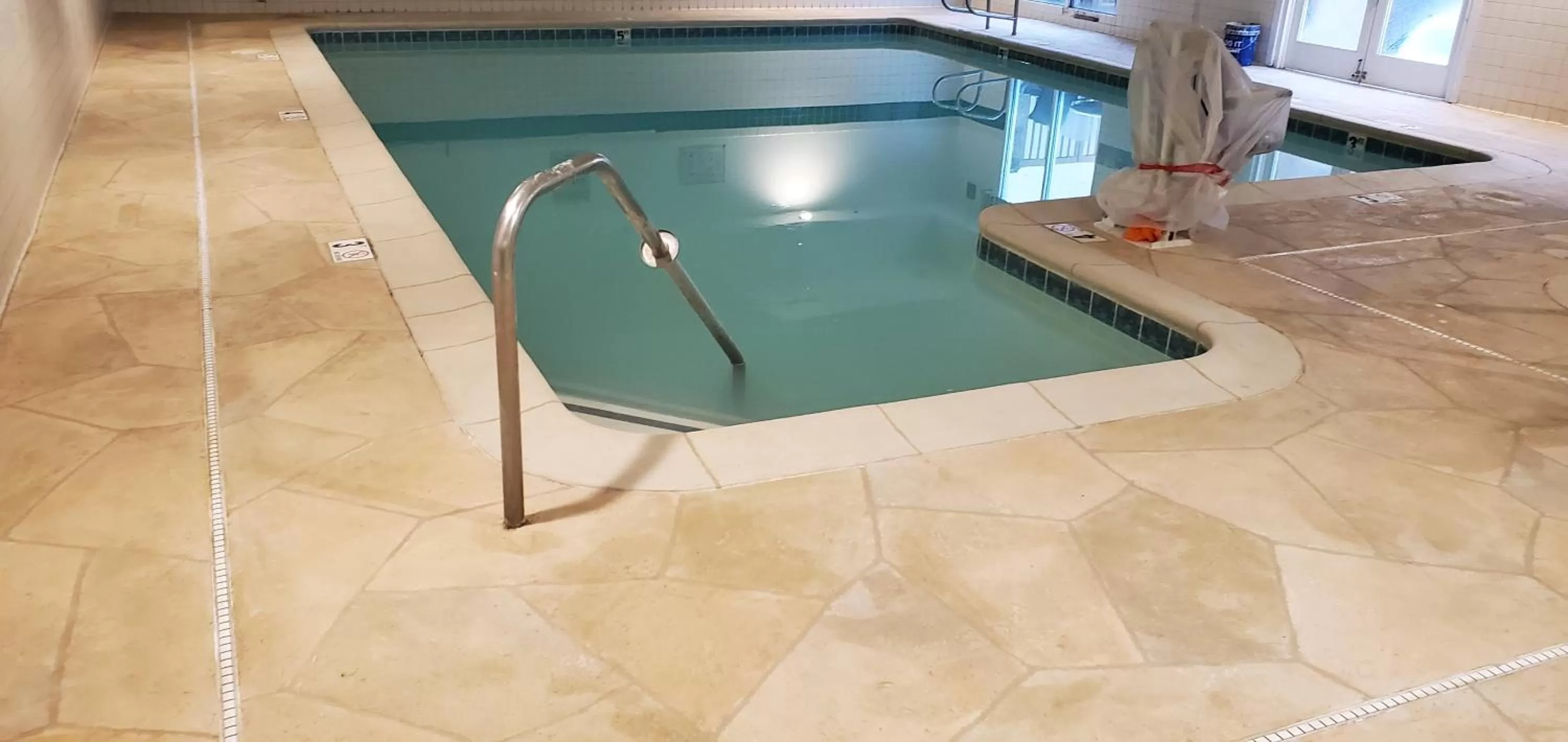 Swimming Pool in Best Western Airport Inn & Suites Oakland