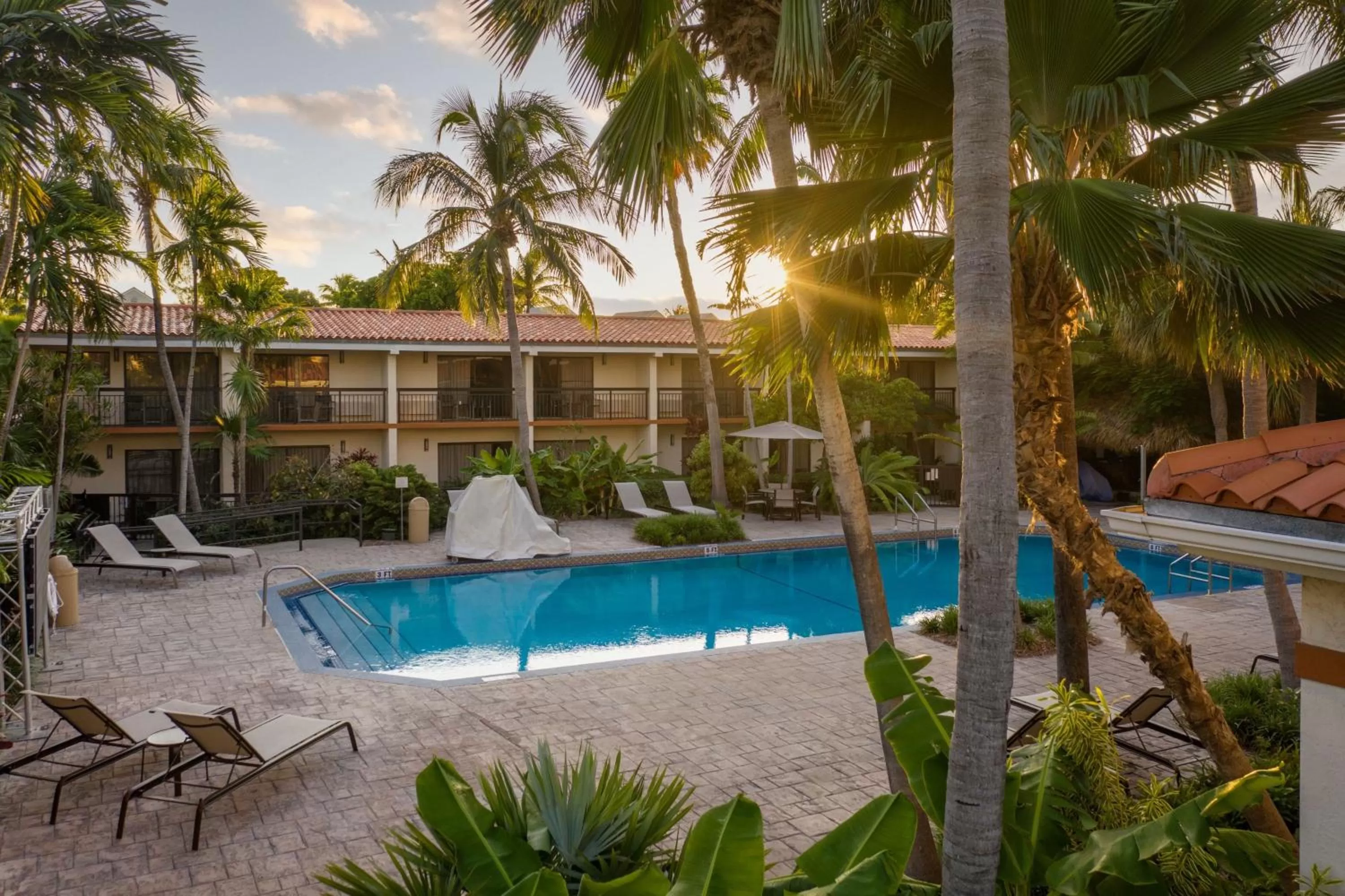 Swimming pool in Courtyard by Marriott Key West Waterfront