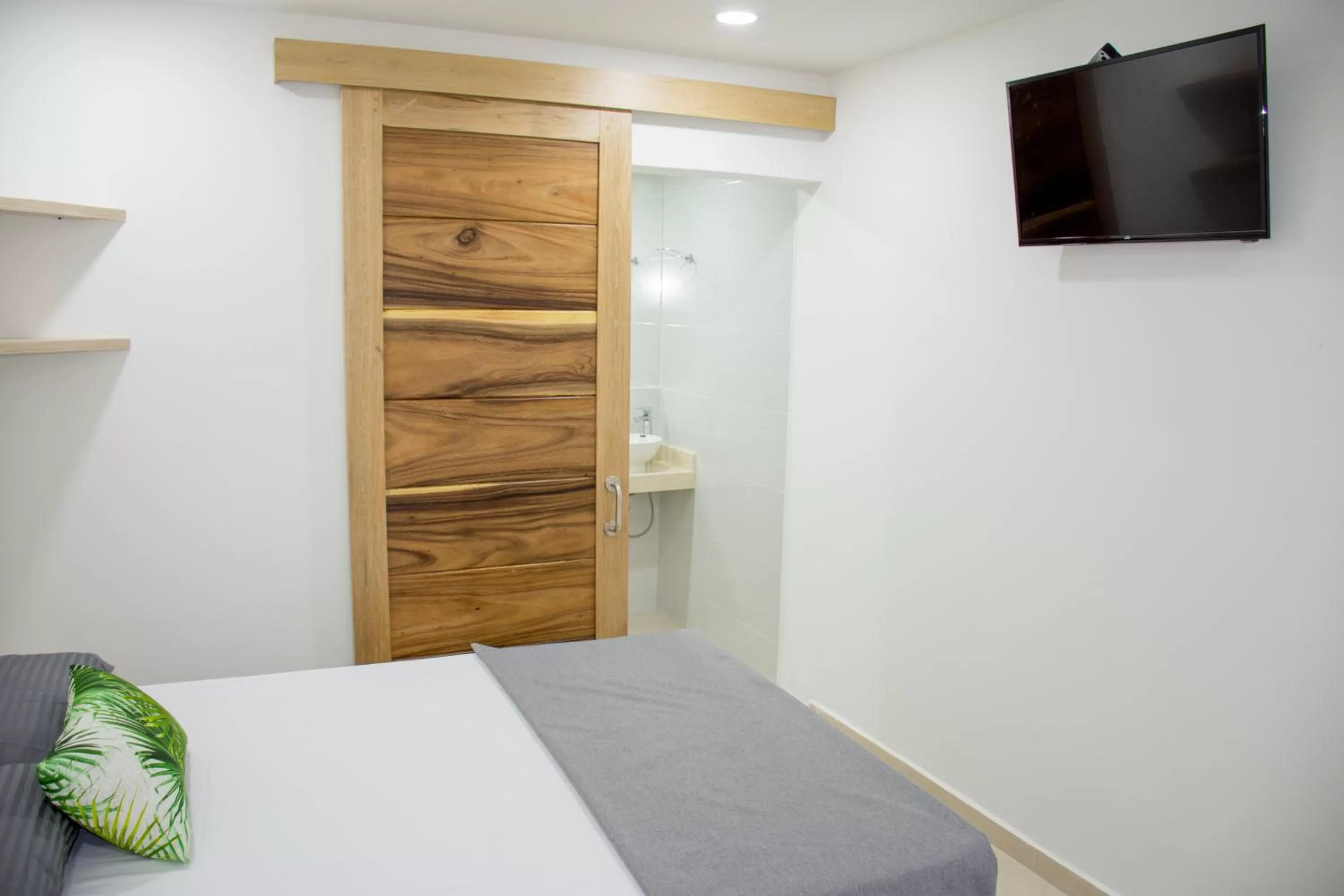 Bathroom, Bed in Stanza Hotel Monteria