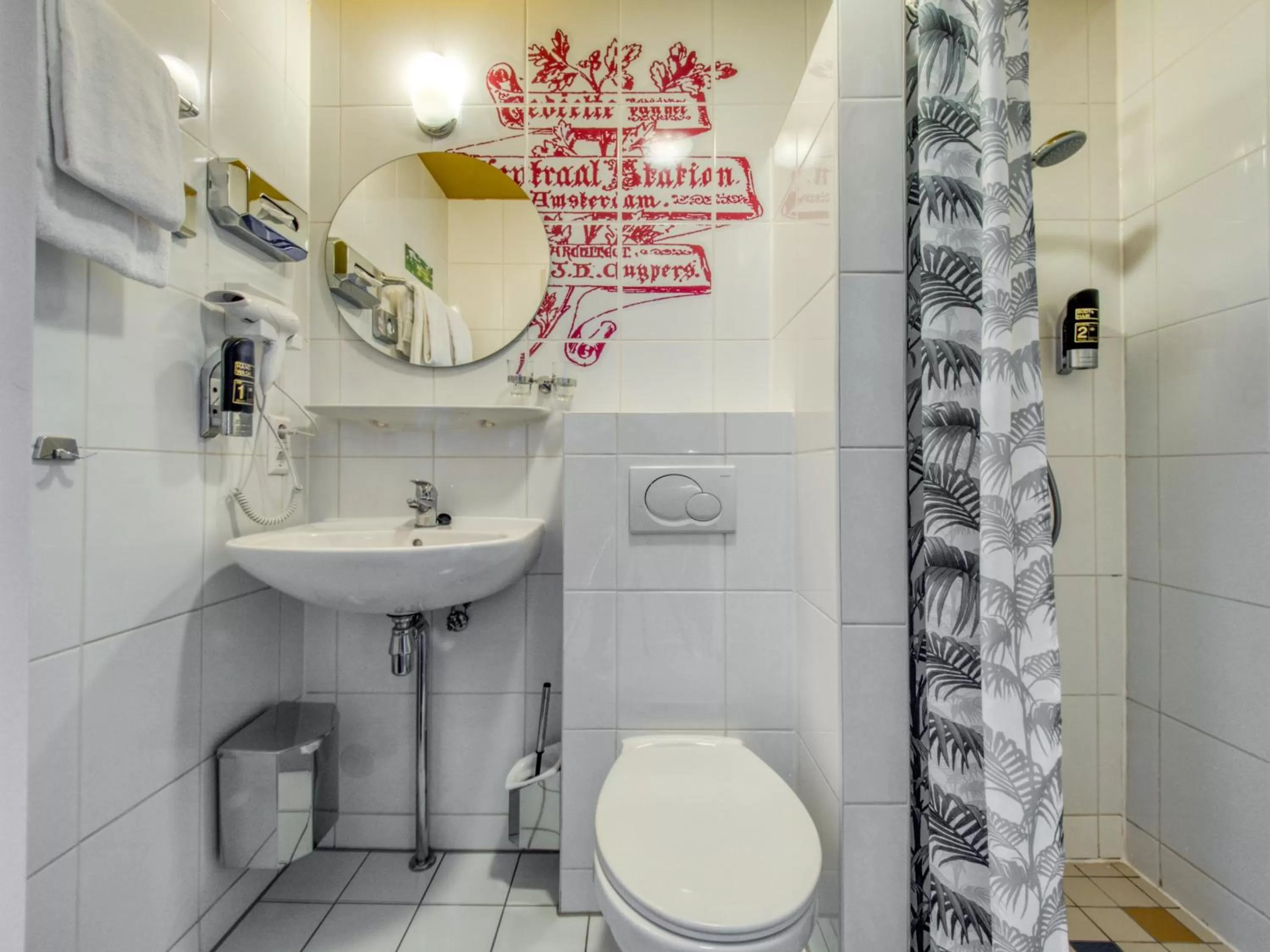 Bathroom in Hotel Alexander