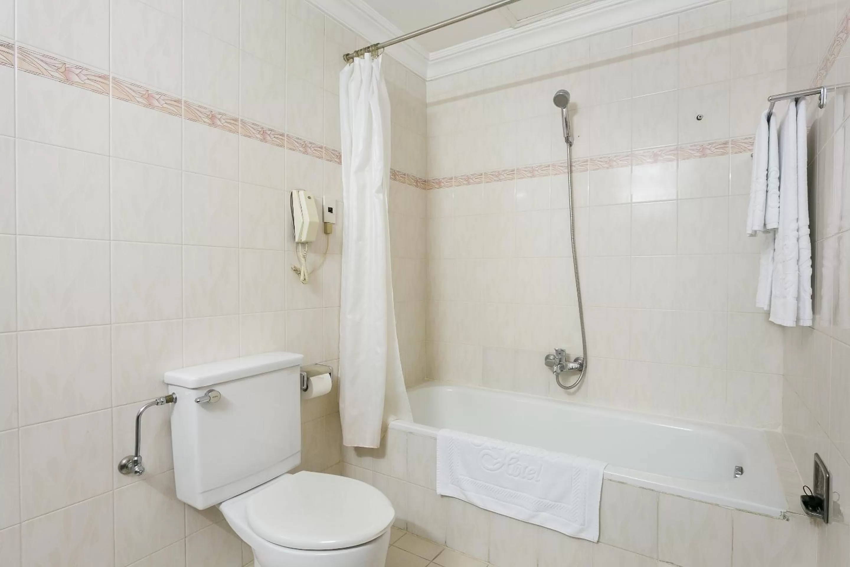 Bathroom in Riverside Hotel Saigon