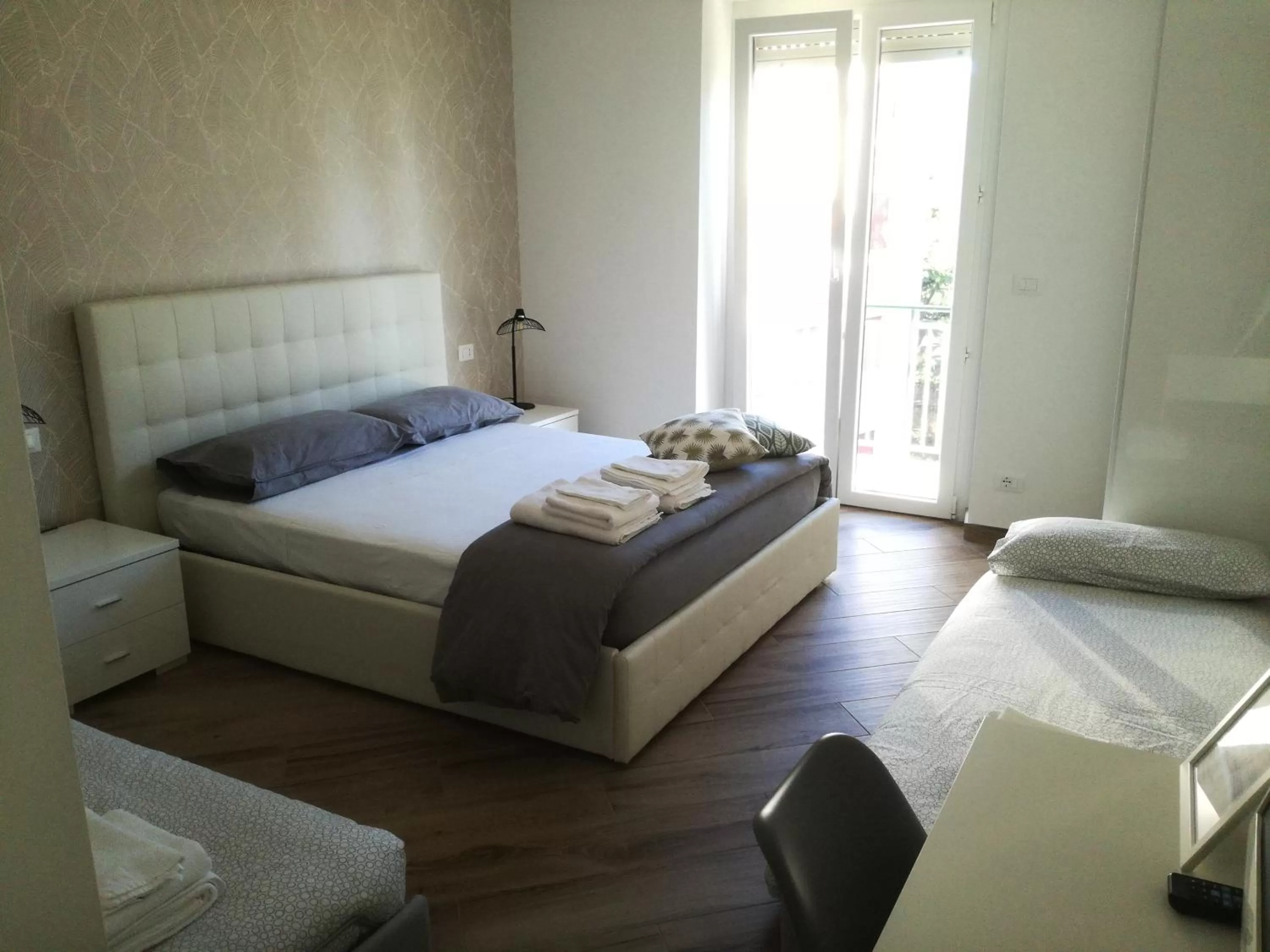 Photo of the whole room, Bed in Appia Garden