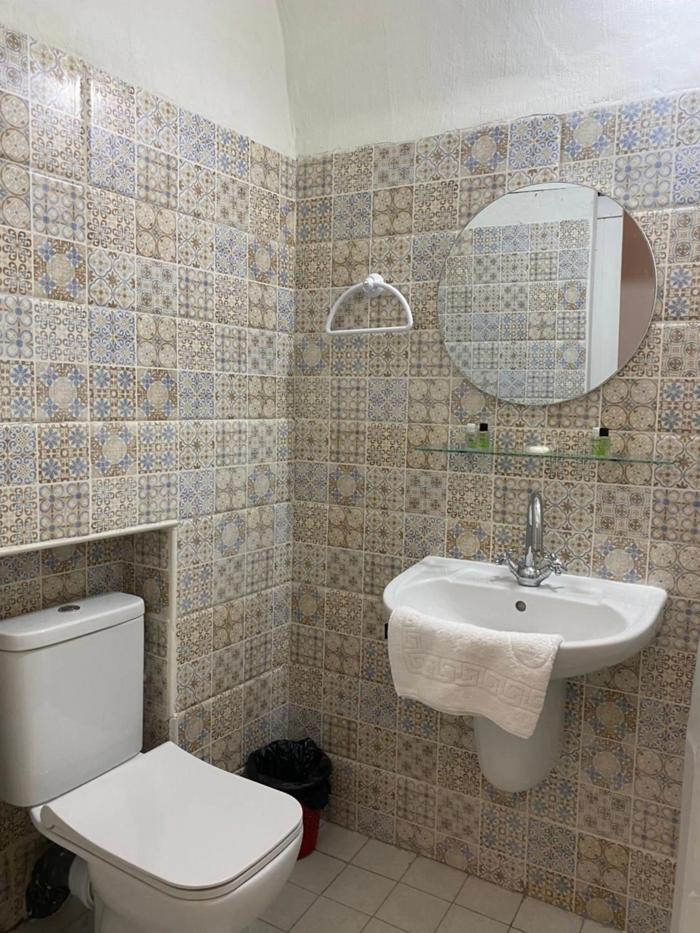 Toilet in Hôtel Djerba Authentique - Au centre de Midoun