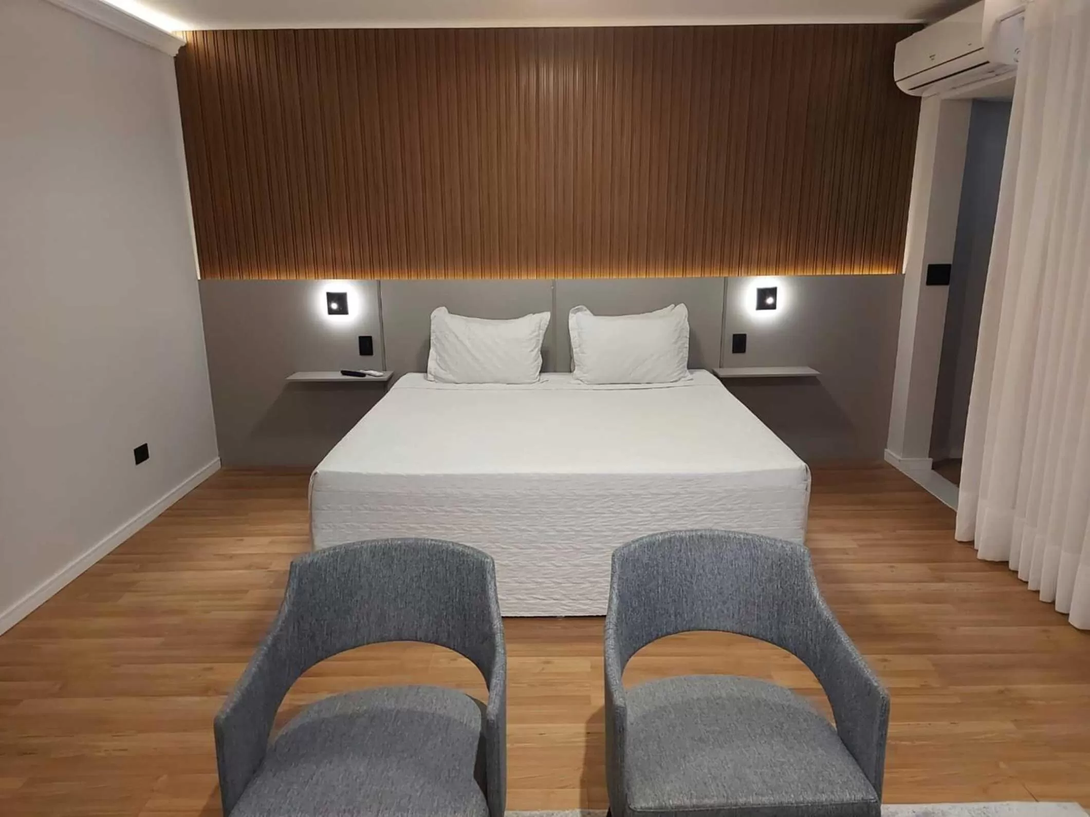 Photo of the whole room, Bed in Summit Hotel Monaco