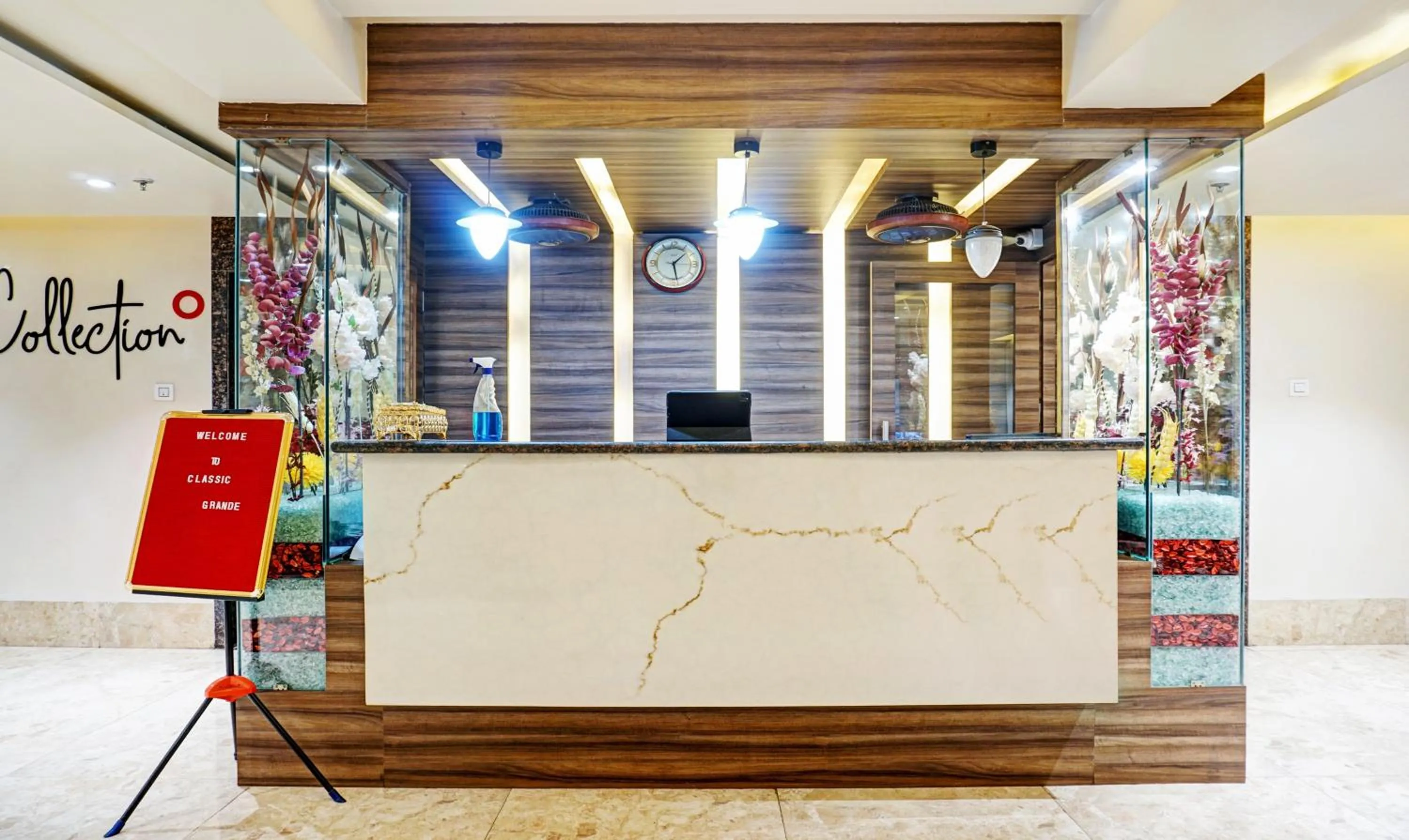 Lobby or reception in Treebo Classic Grande, Camp