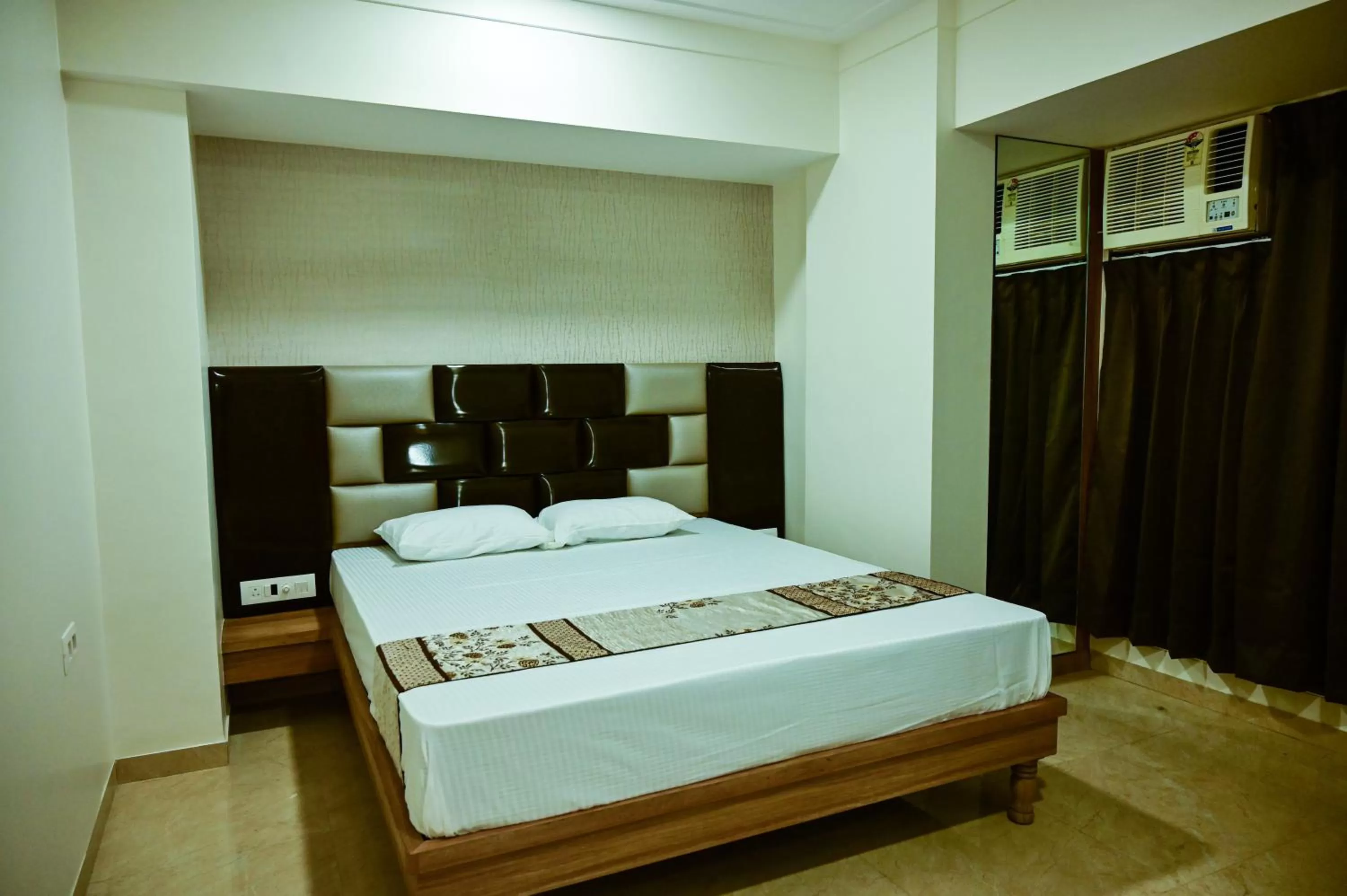 Bedroom, Bed in Hotel Diamora Residency
