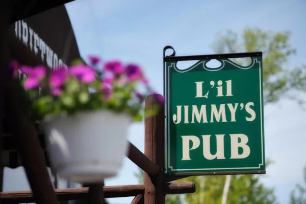 Restaurant/places to eat in Driftwood Inn