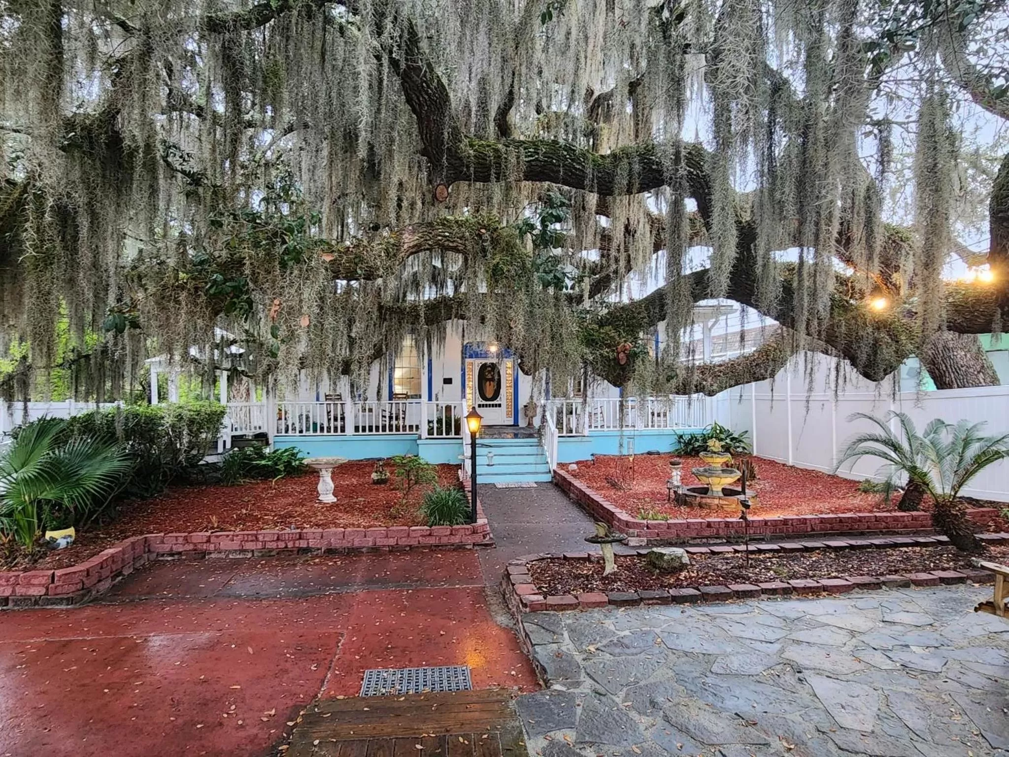 Property building in Tybee Island Inn Bed & Breakfast