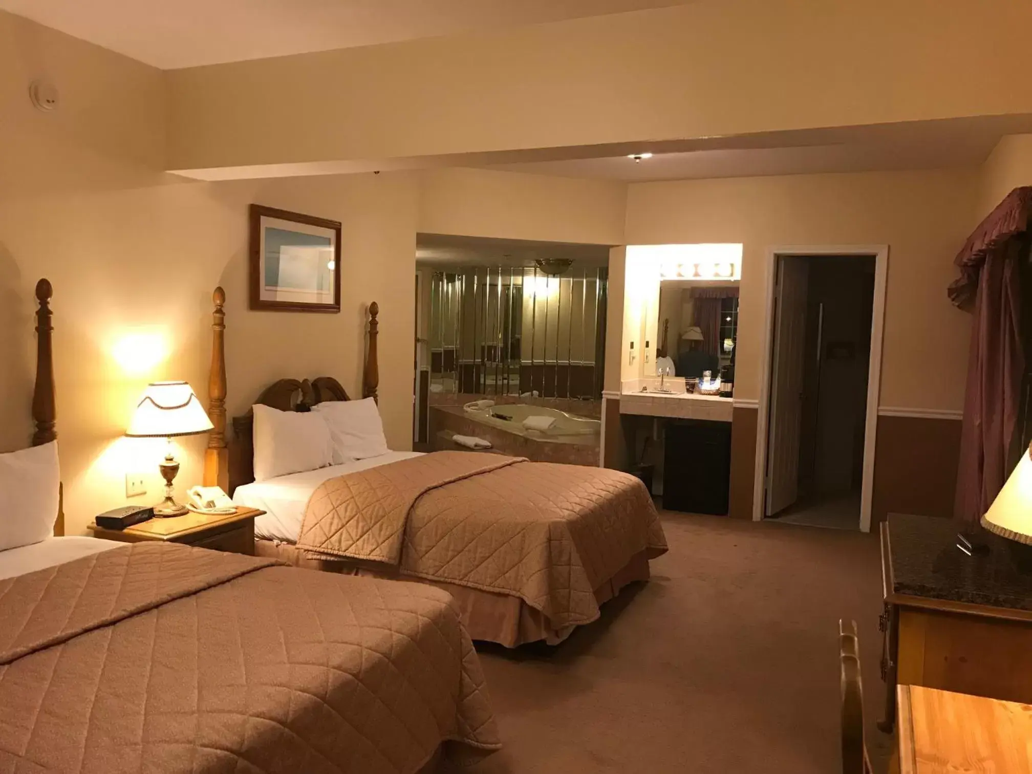 Queen Room with Spa Bath in Riveredge Resort Hotel Queen Room with Spa Bath in Riveredge Resort Hotel