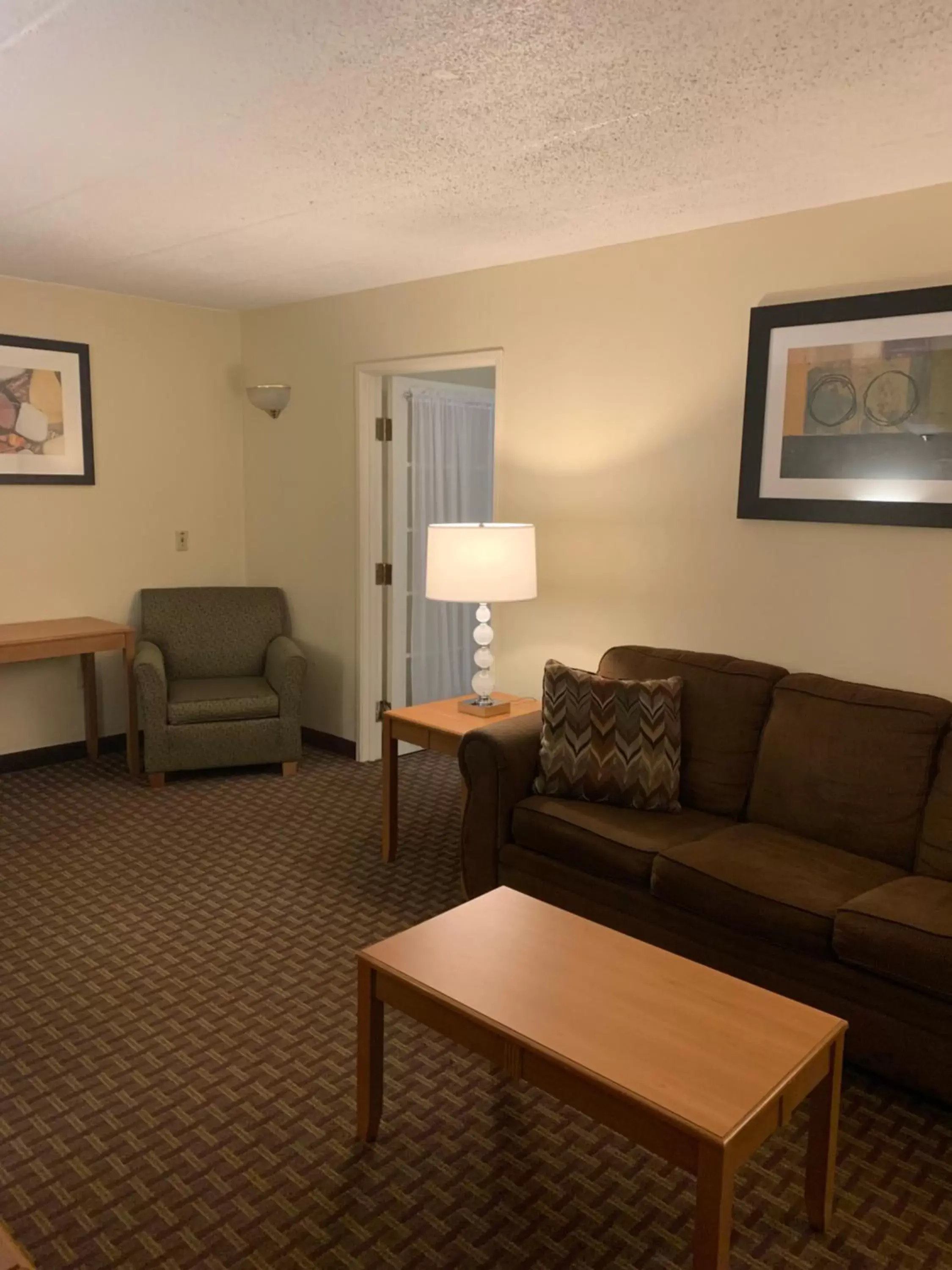 One-Bedroom Queen Suite with Pool View - Non-Smoking in Ramada by Wyndham Marquette One-Bedroom Queen Suite with Pool View - Non-Smoking in Ramada by Wyndham Marquette
