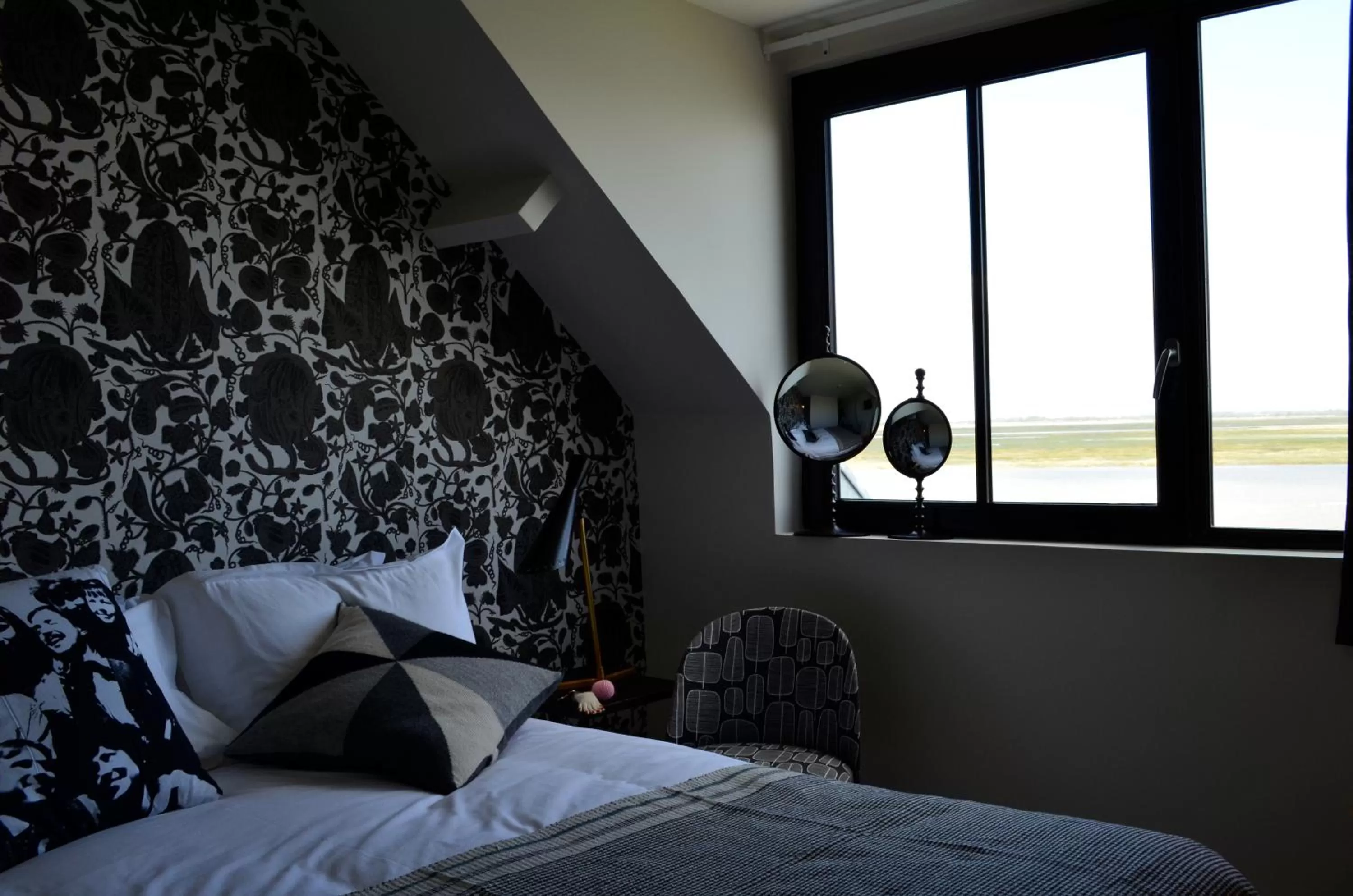 Bed in Hotel Les Pilotes