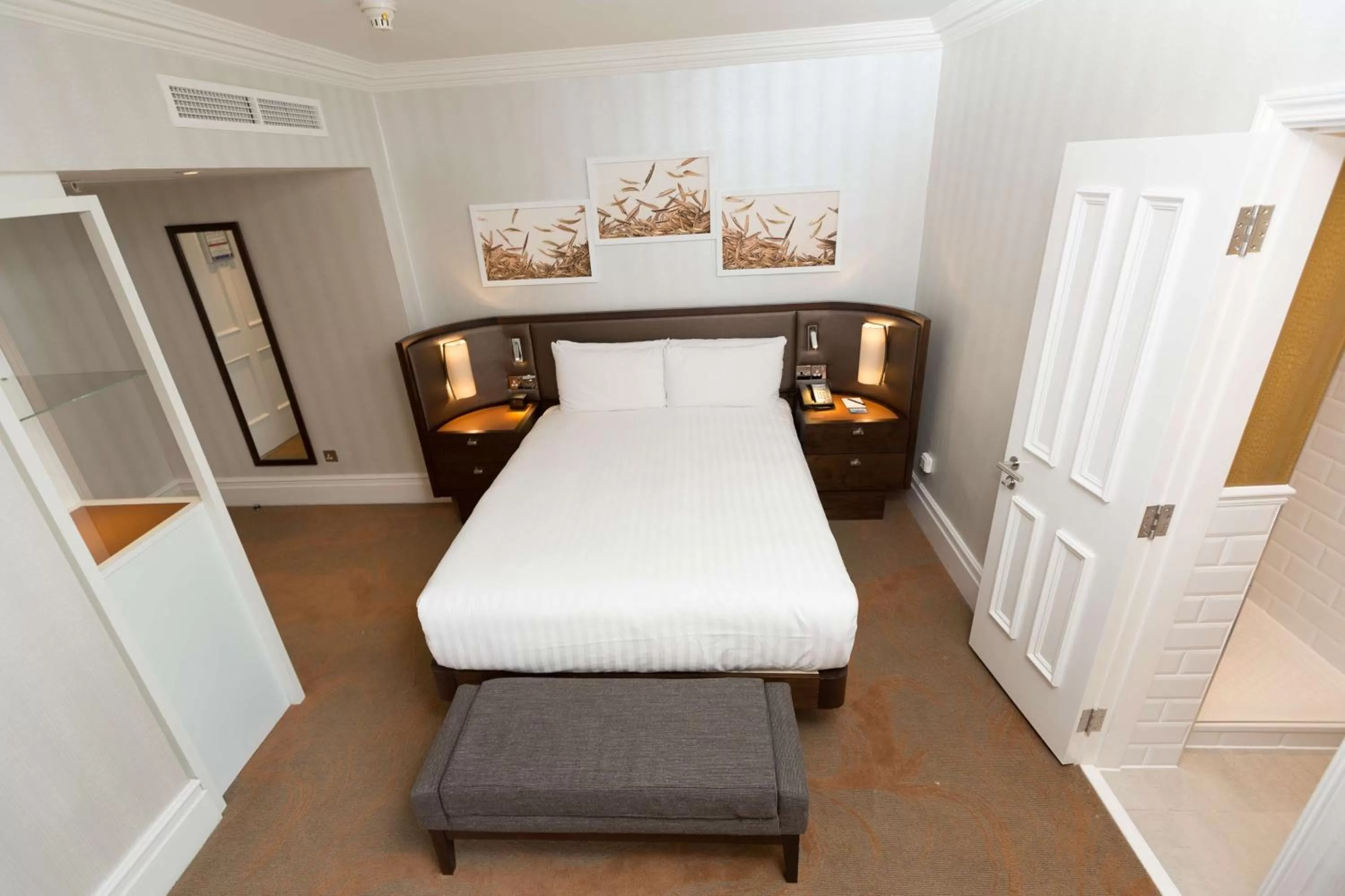 Bed in Hilton London Hyde Park