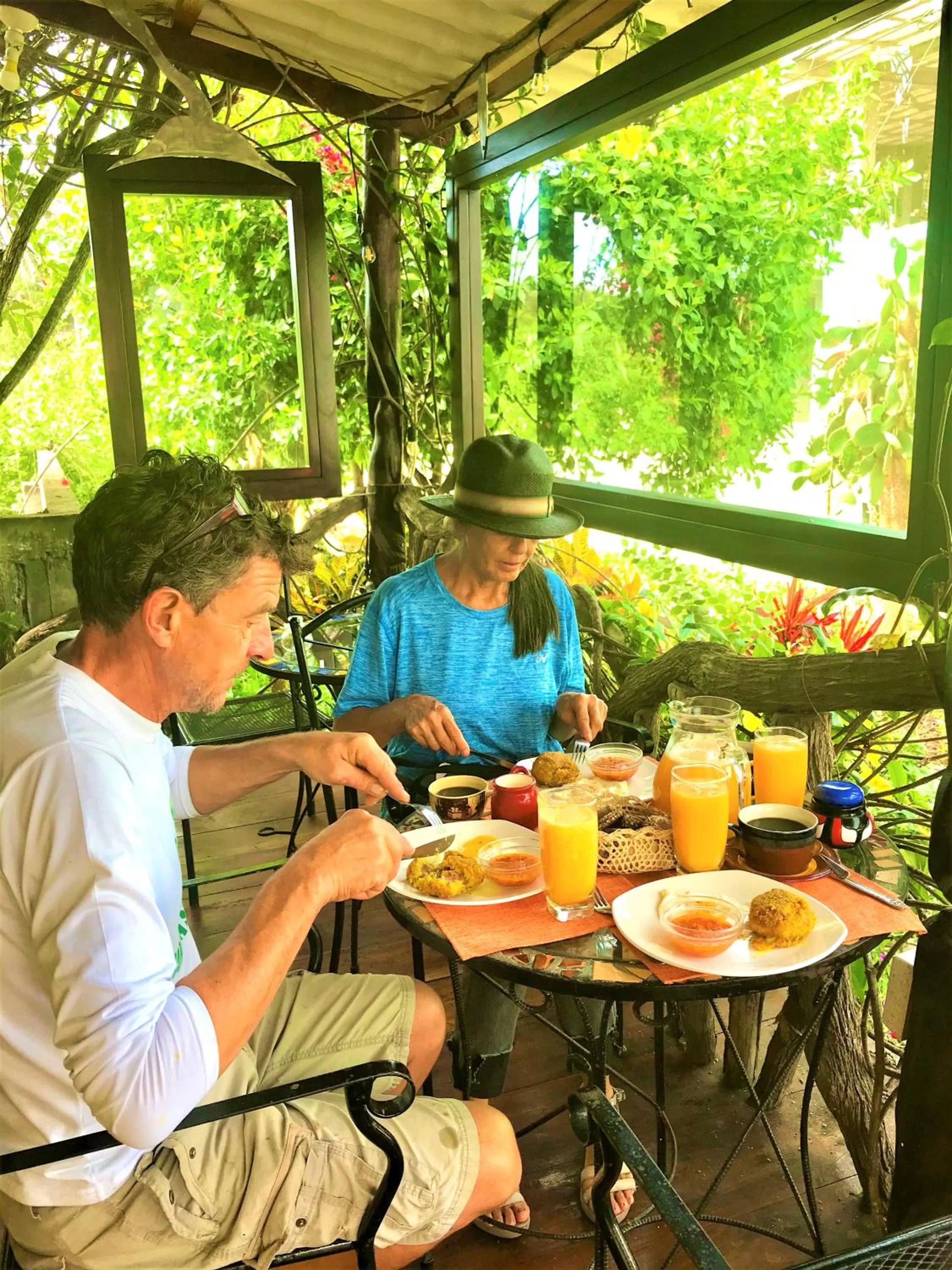 Breakfast in Casa del Lago Lodging House