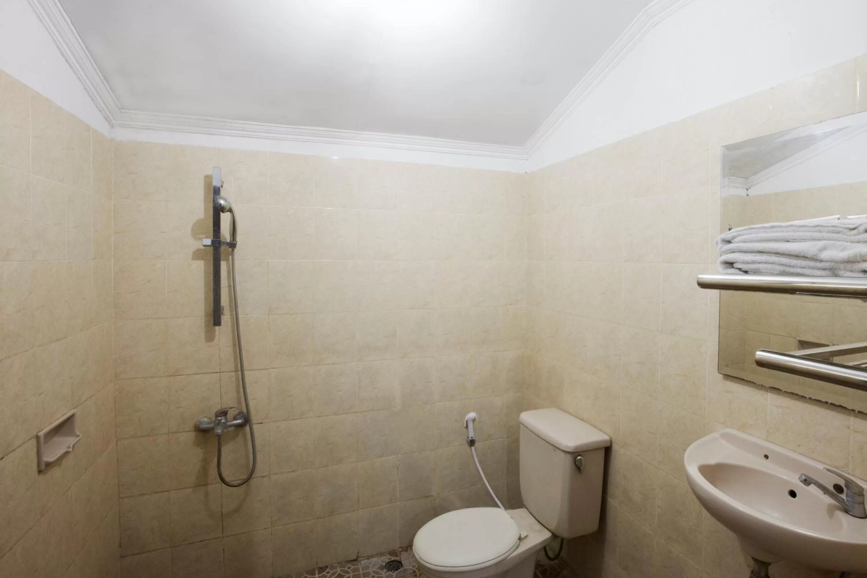 Shower in Hotel Galuh Anindita