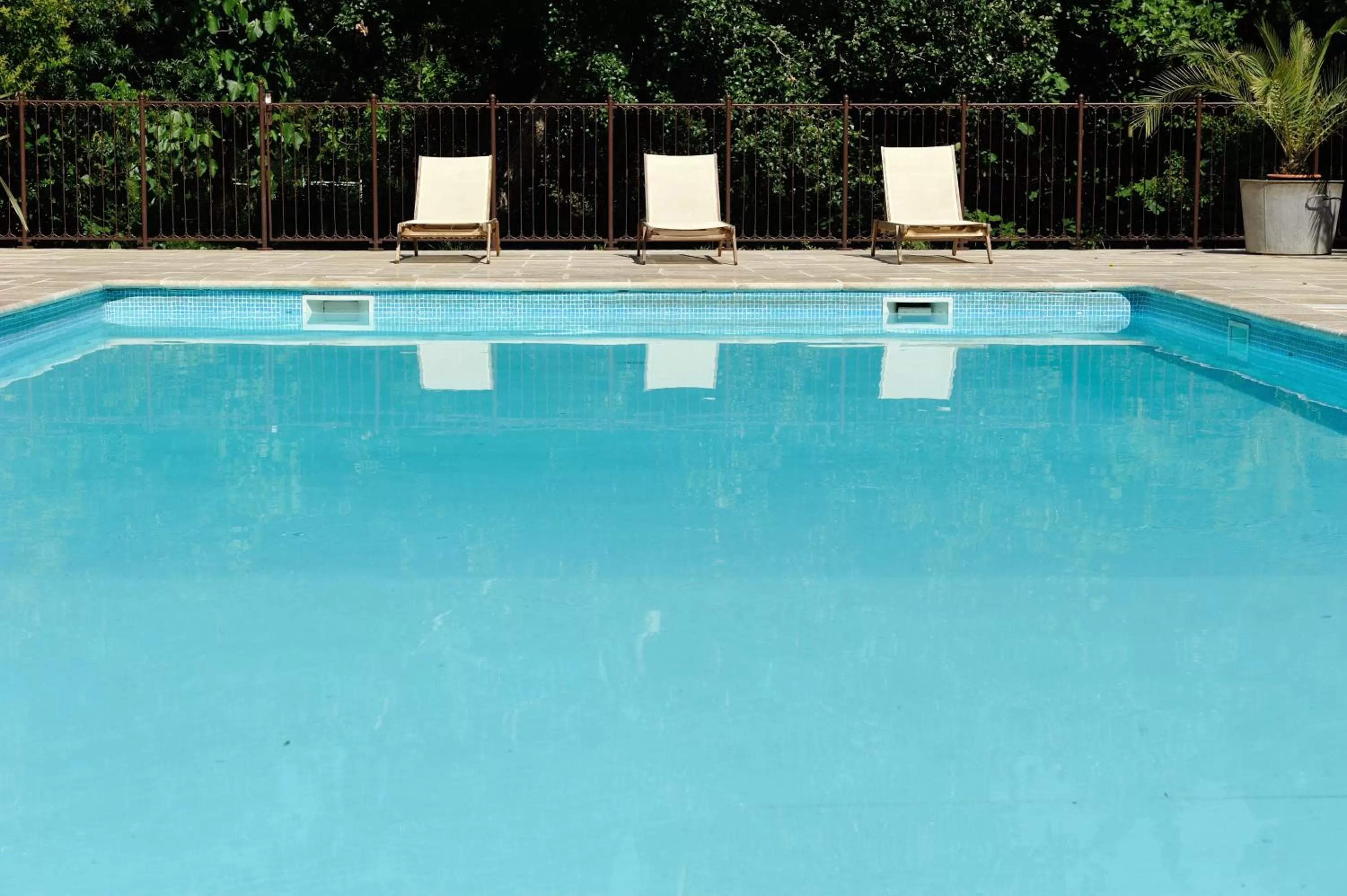 Pool view in Chambres d'Hotes Domaine des Machottes