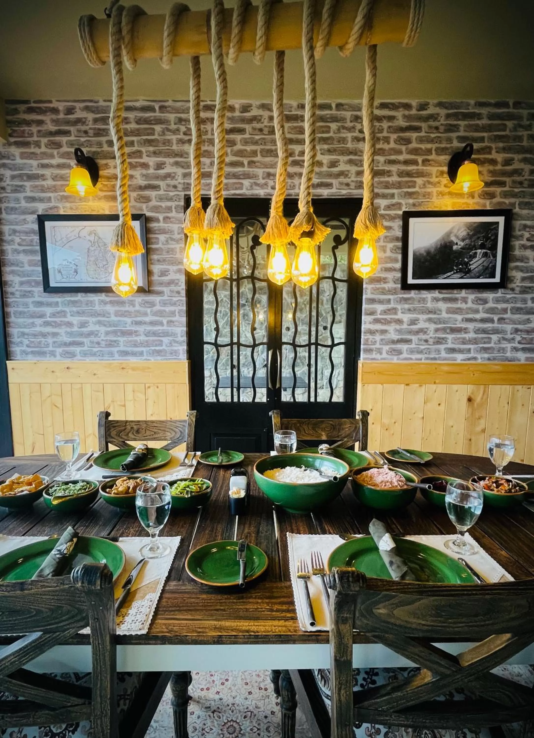 Restaurant/places to eat in The Capoe House